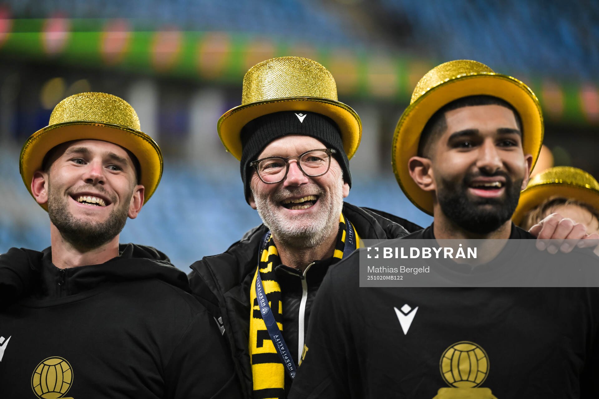 Mjällbys ordförande Magnus Emeus jublar