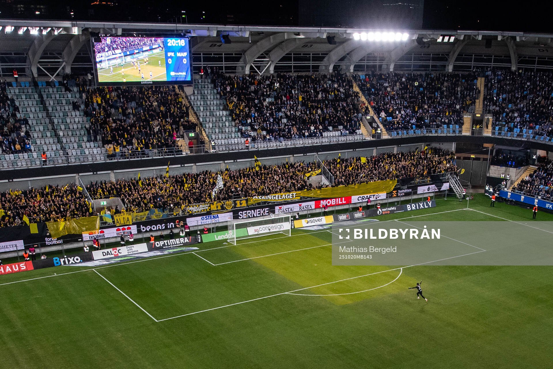 Mjällbys målvakt Noel Törnqvist jublar