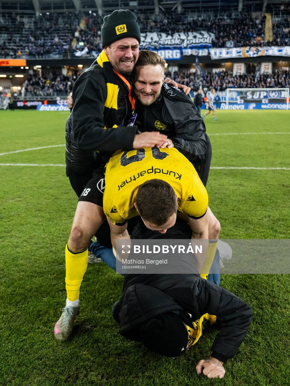 Mjällbys klubbchef Jacob Lennartsson och Jacob Bergström