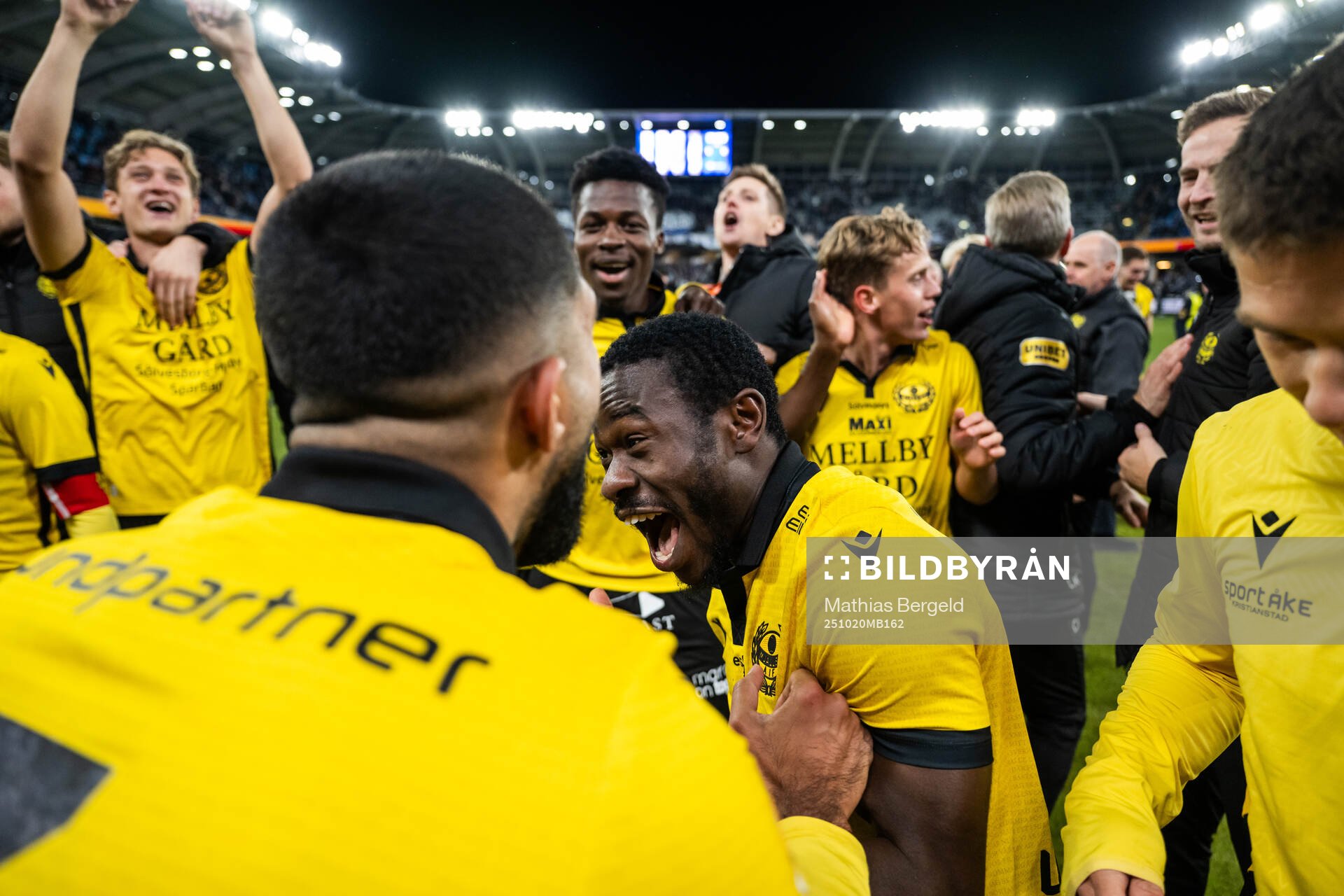 Mjällbys Uba Charles Nwokoma jublar