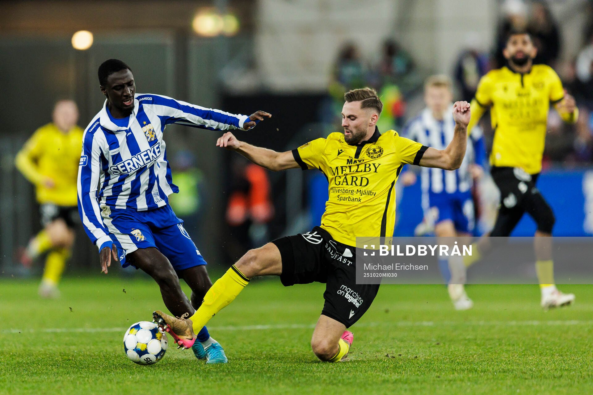 IFK Göteborgs Imam Jagne och Mjällbys Axel Norén