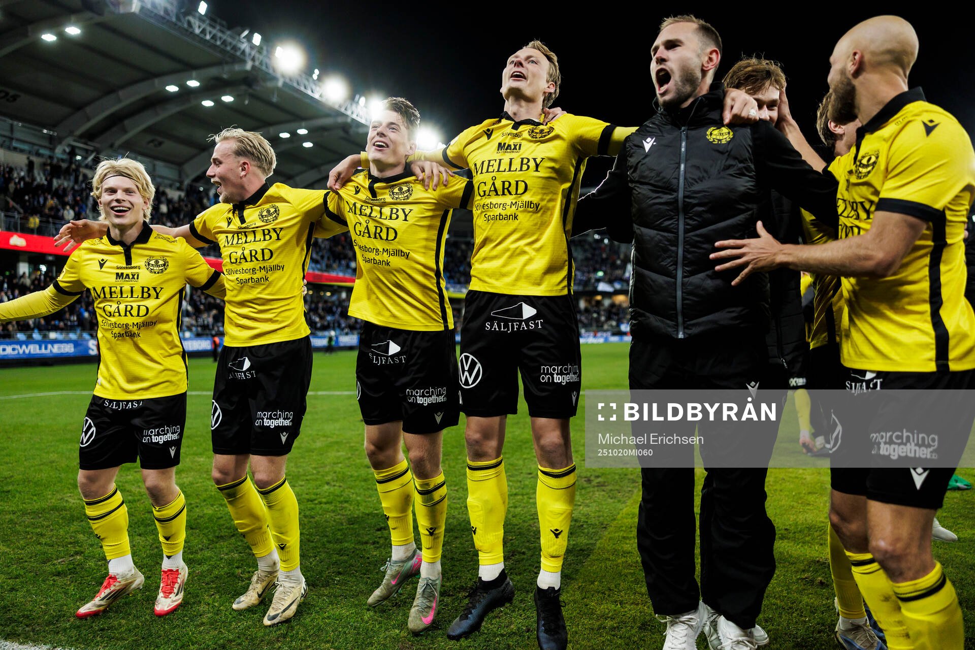 Mjällbys spelare jublar