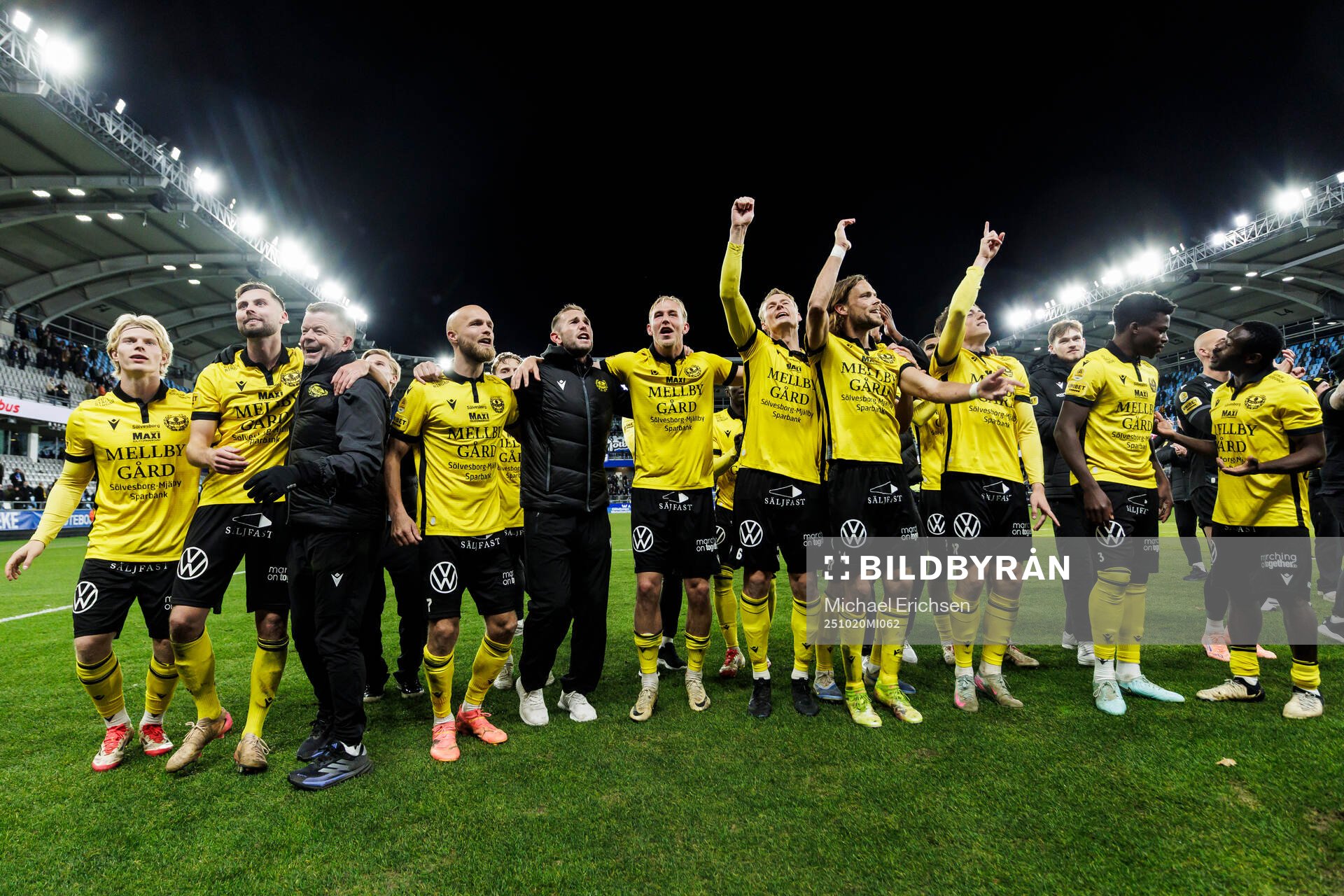Mjällbys spelare jublar