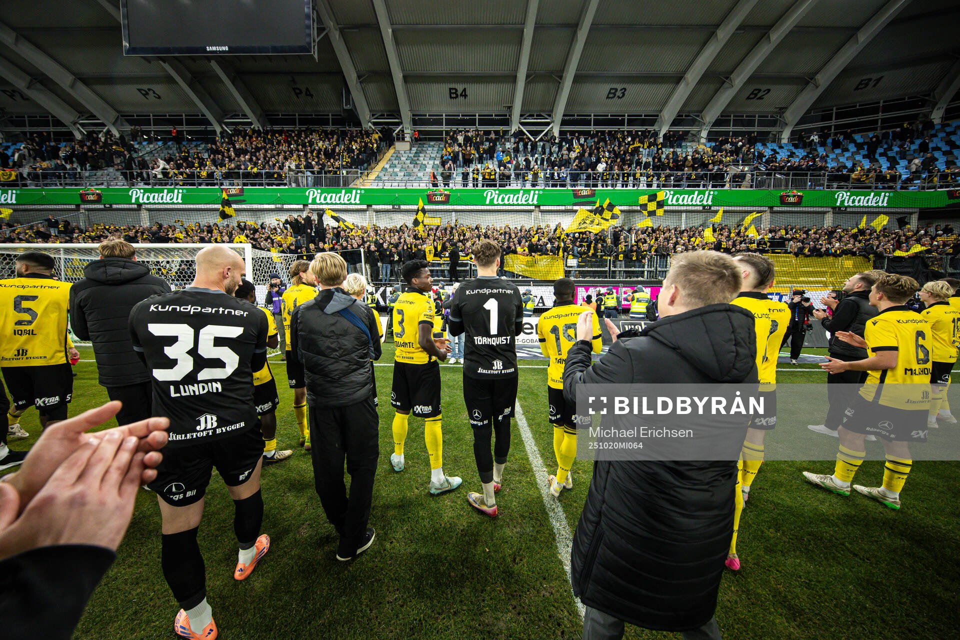 Mjällbys spelare jublar