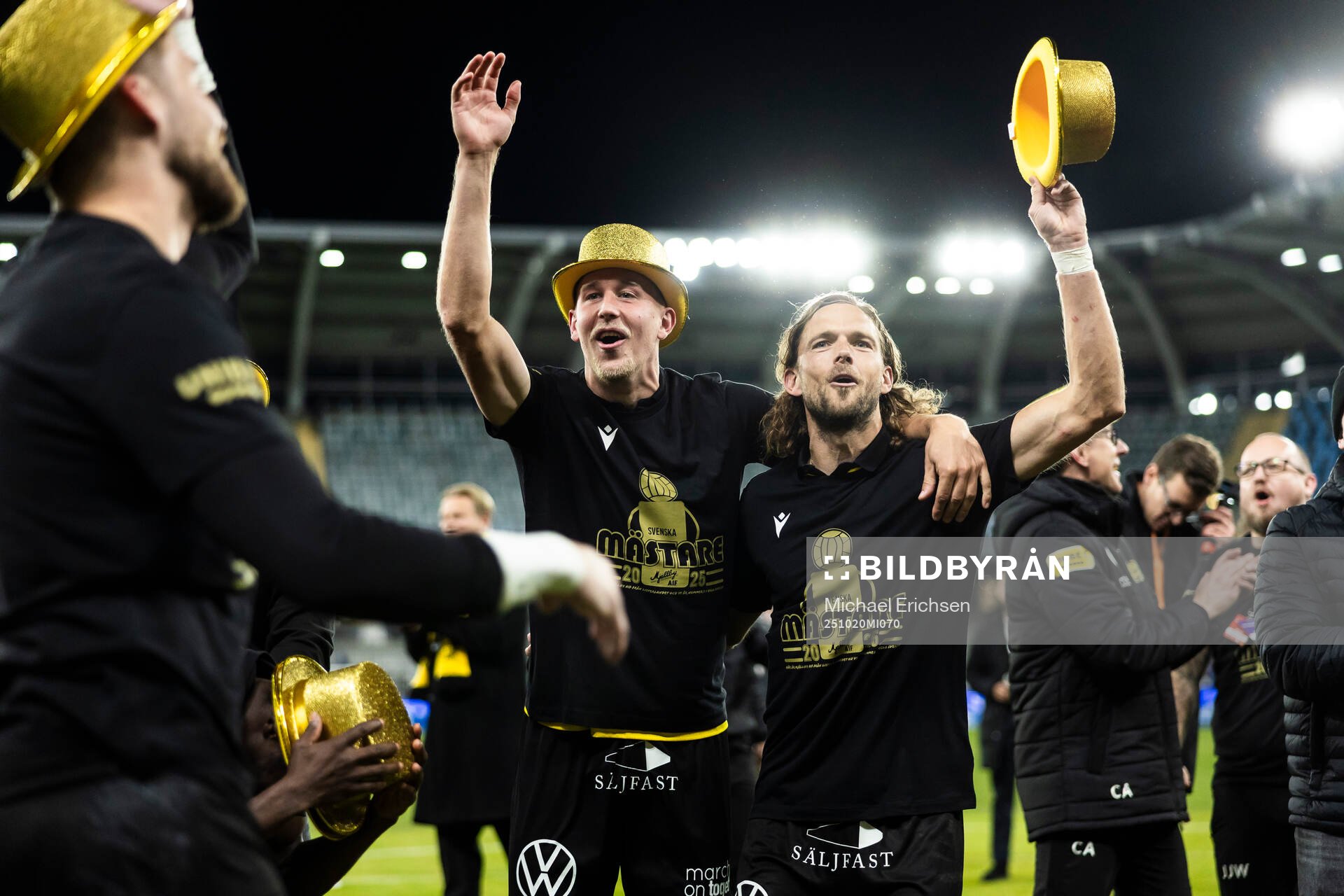 Mjällbys Herman Johansson och Tom Pettersson jublar