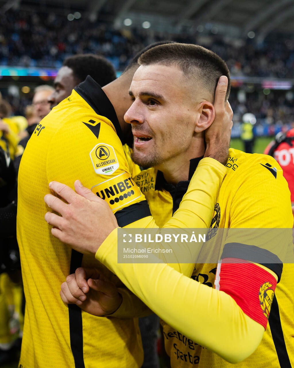 Mjällbys Abdullah Iqbal och Jesper Gustavsson jublar