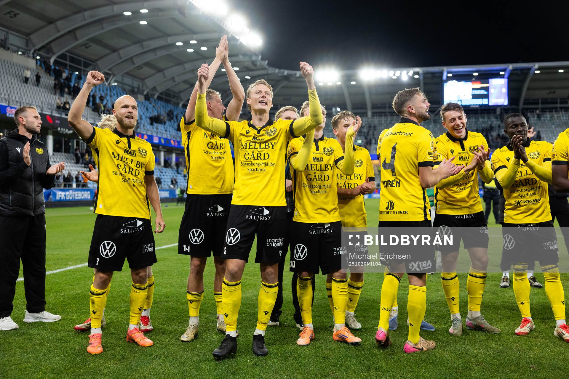 Mjällbys spelare jublar