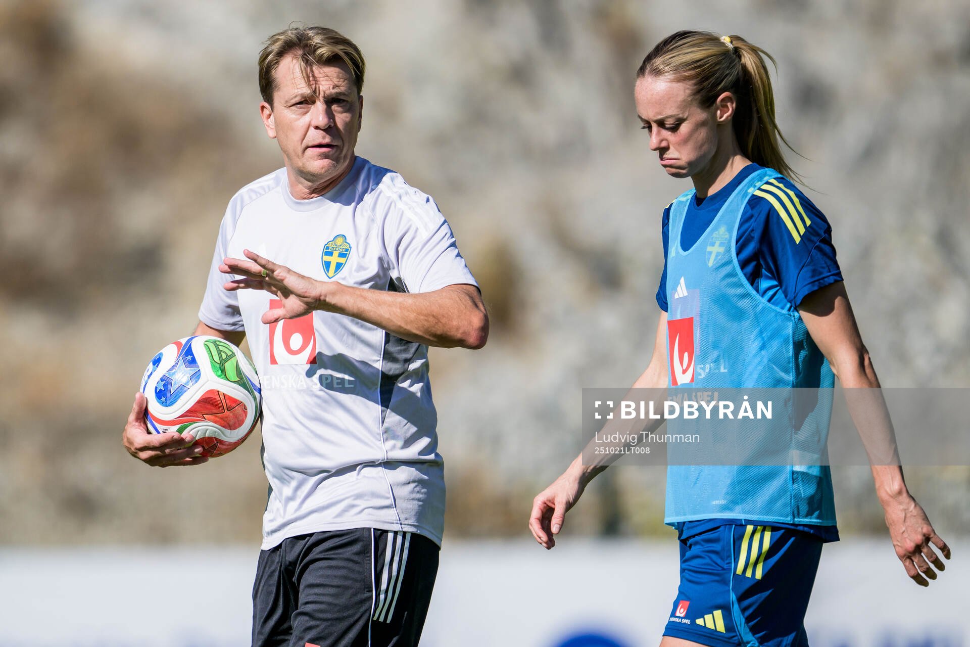 Head coach Tony Gustavsson and Amanda Ilestedt