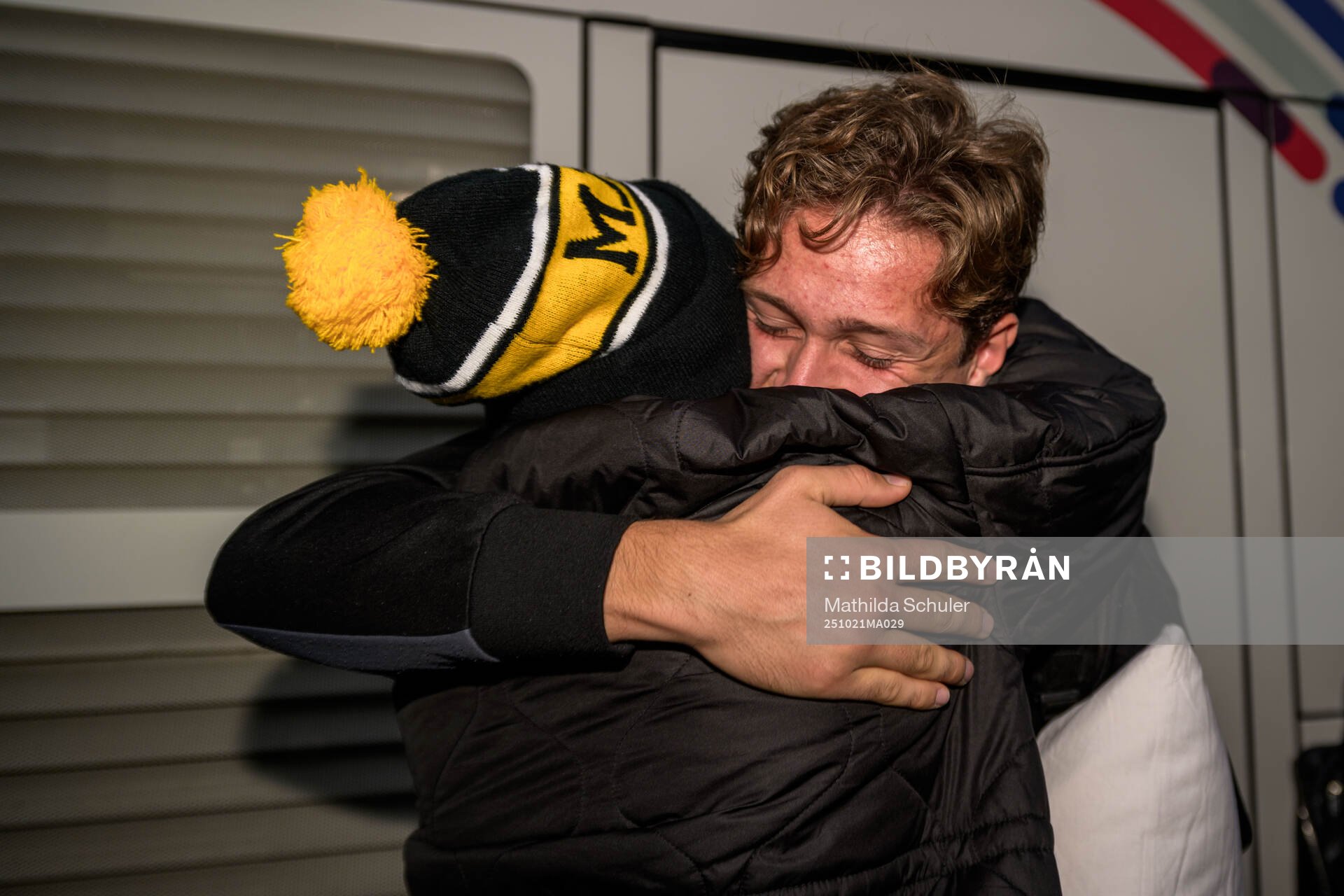 Mjällbys Ludvig Tidstrand när laget välkomnas hem av