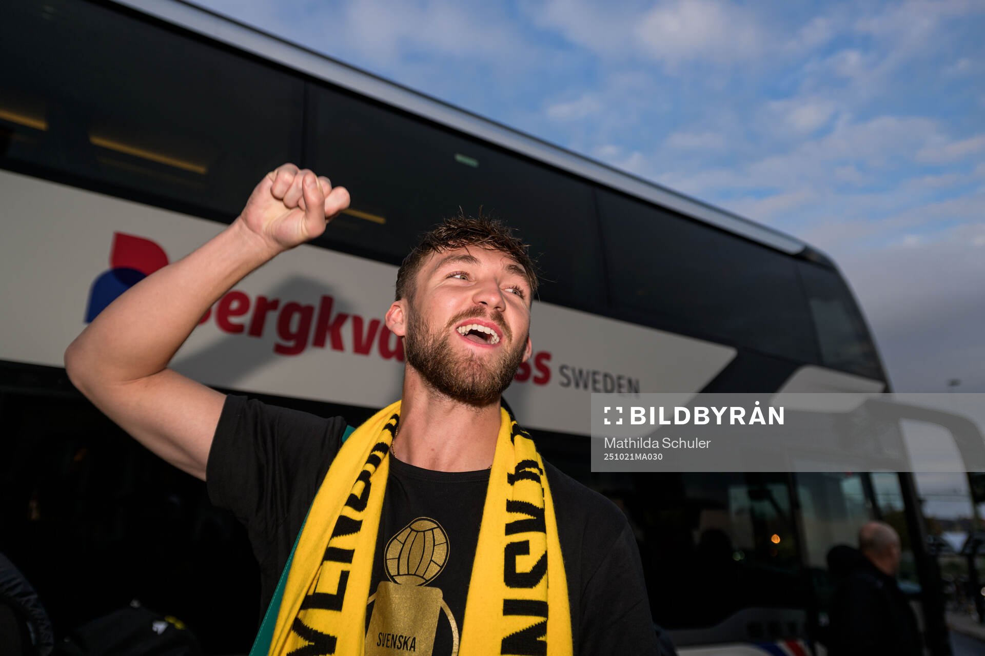 Mjällbys målvakt Noel Törnqvist när laget välkomnas