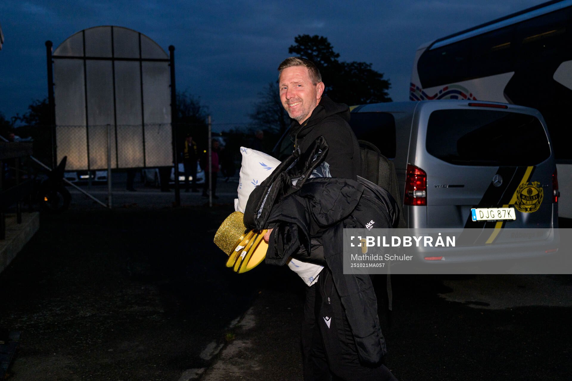 Mjällbys players manager Patrik Andersson när laget