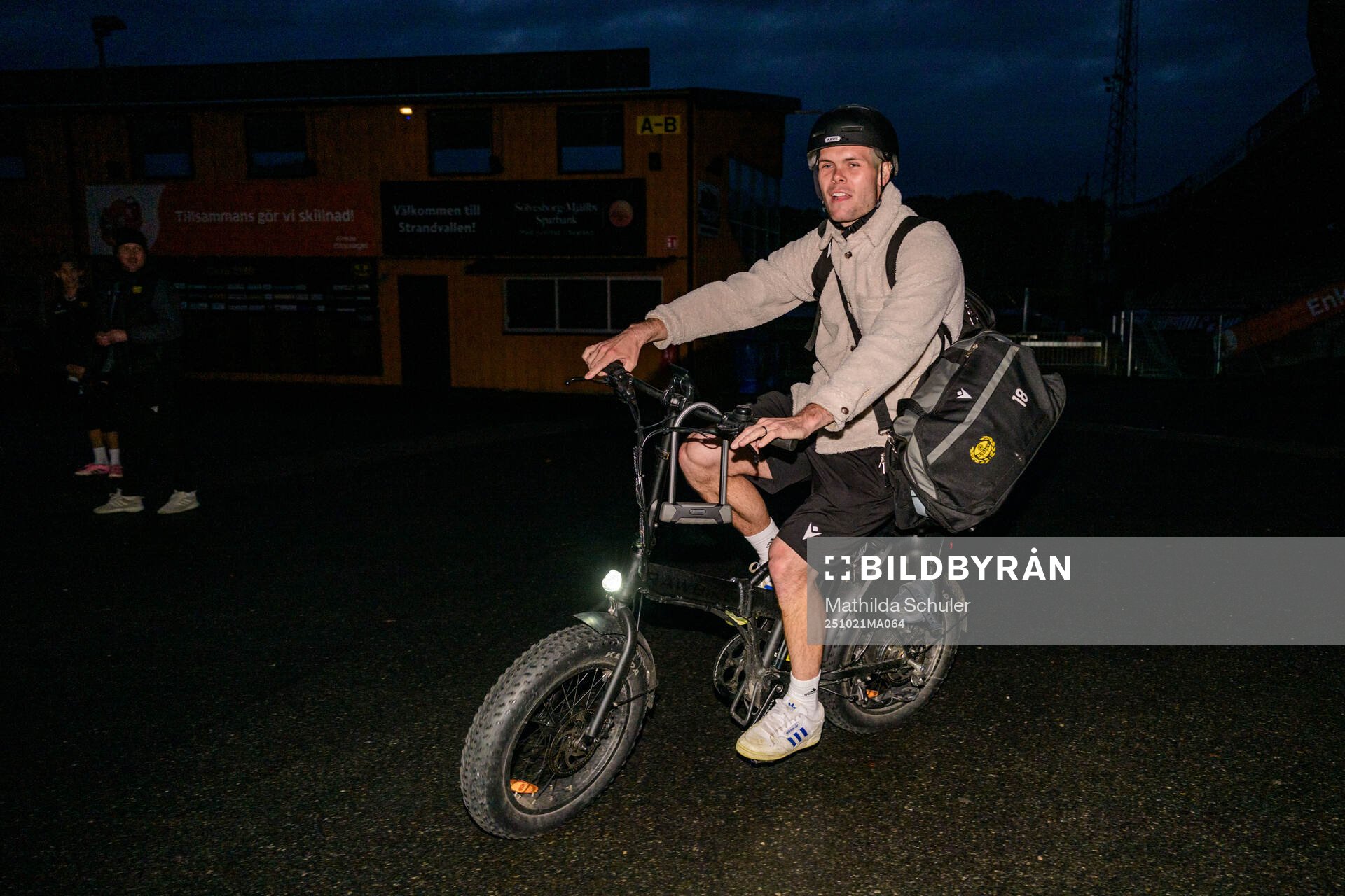 Mjällbys Jacob Bergström cyklar hem