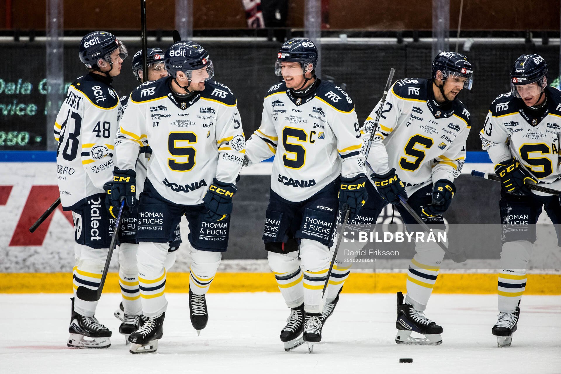 Södertäljes Jonas Ahnelöv och Patrik Zackrisson jublar