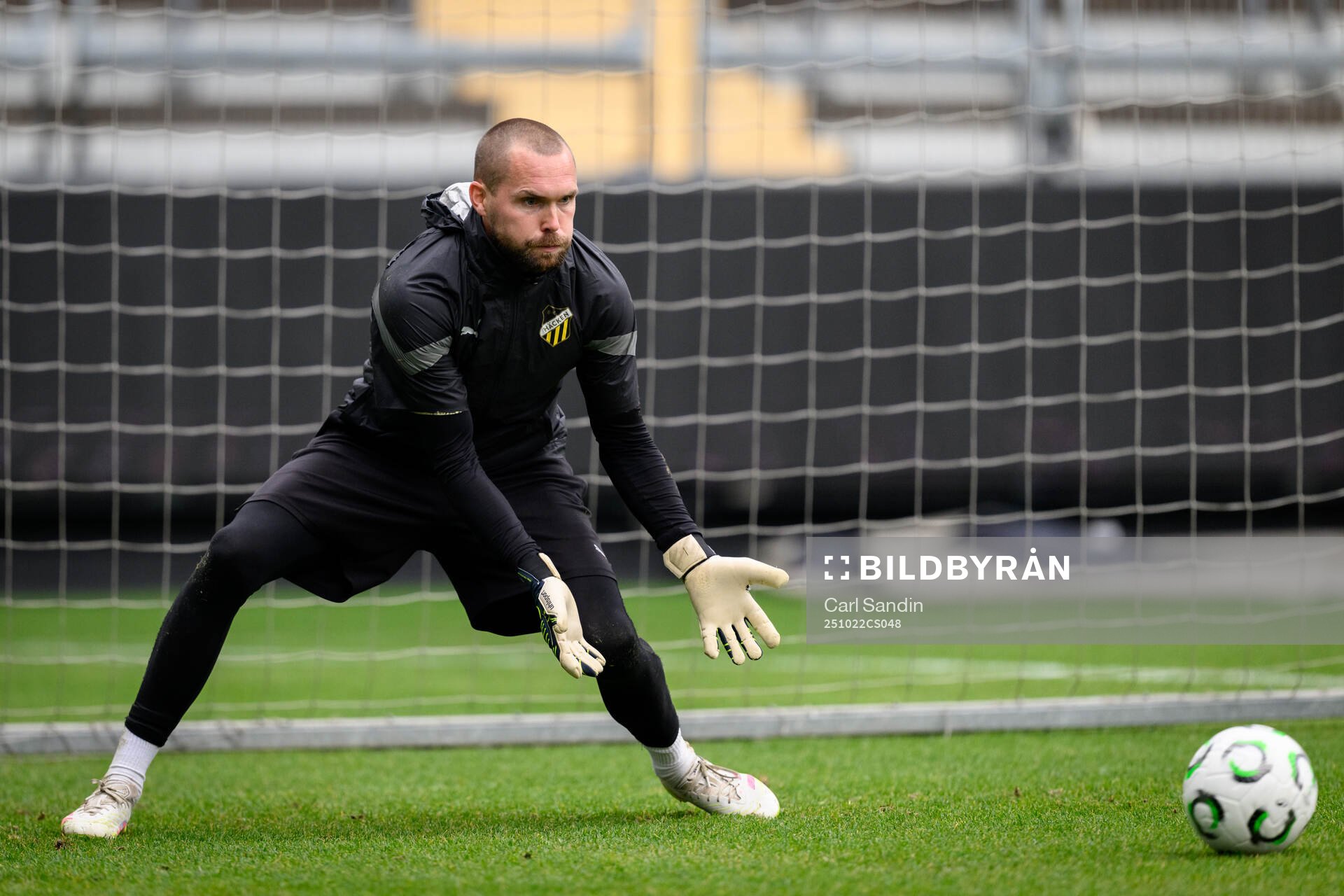 Goalkeeper Oscar Jansson