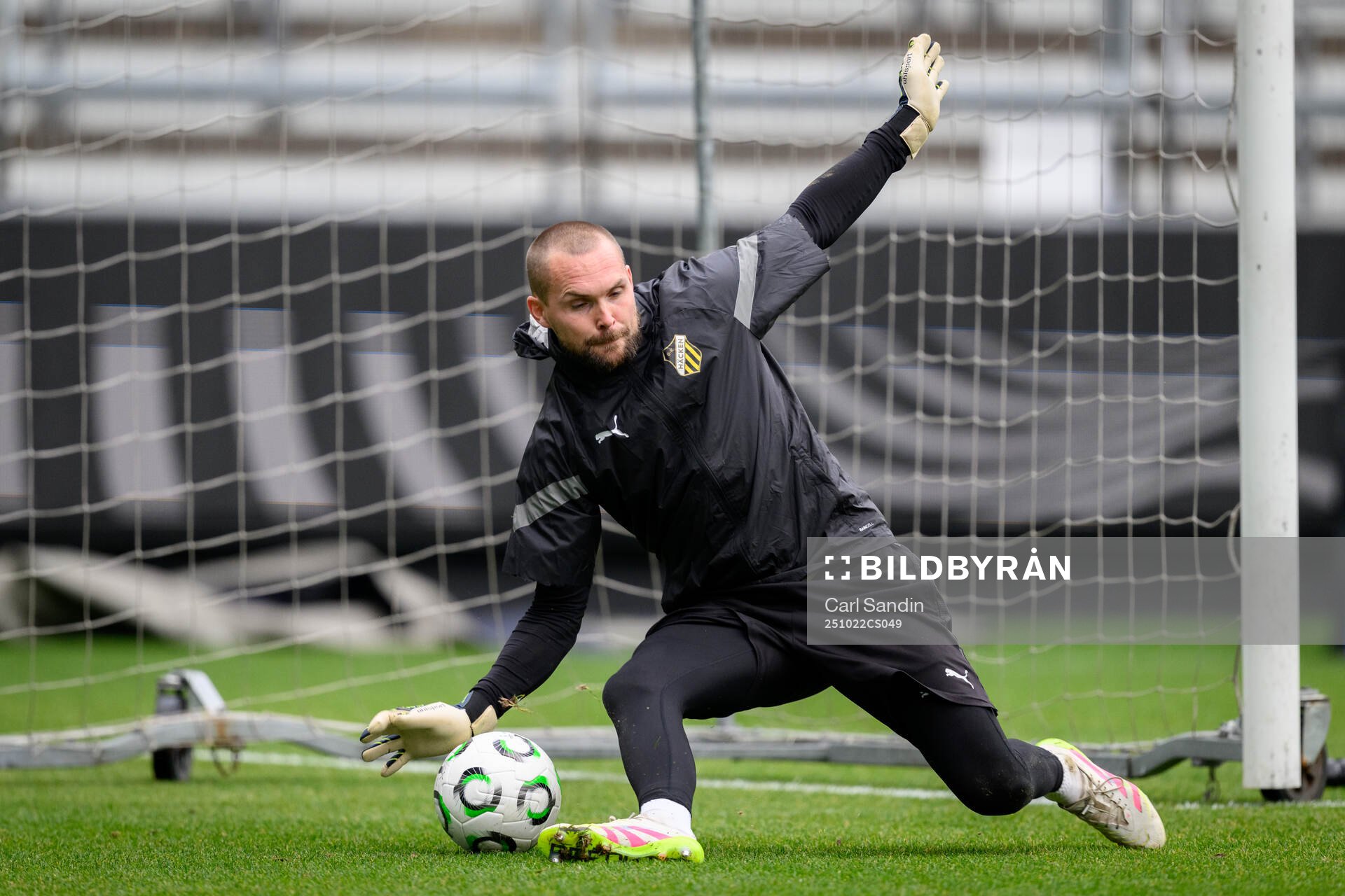 Goalkeeper Oscar Jansson