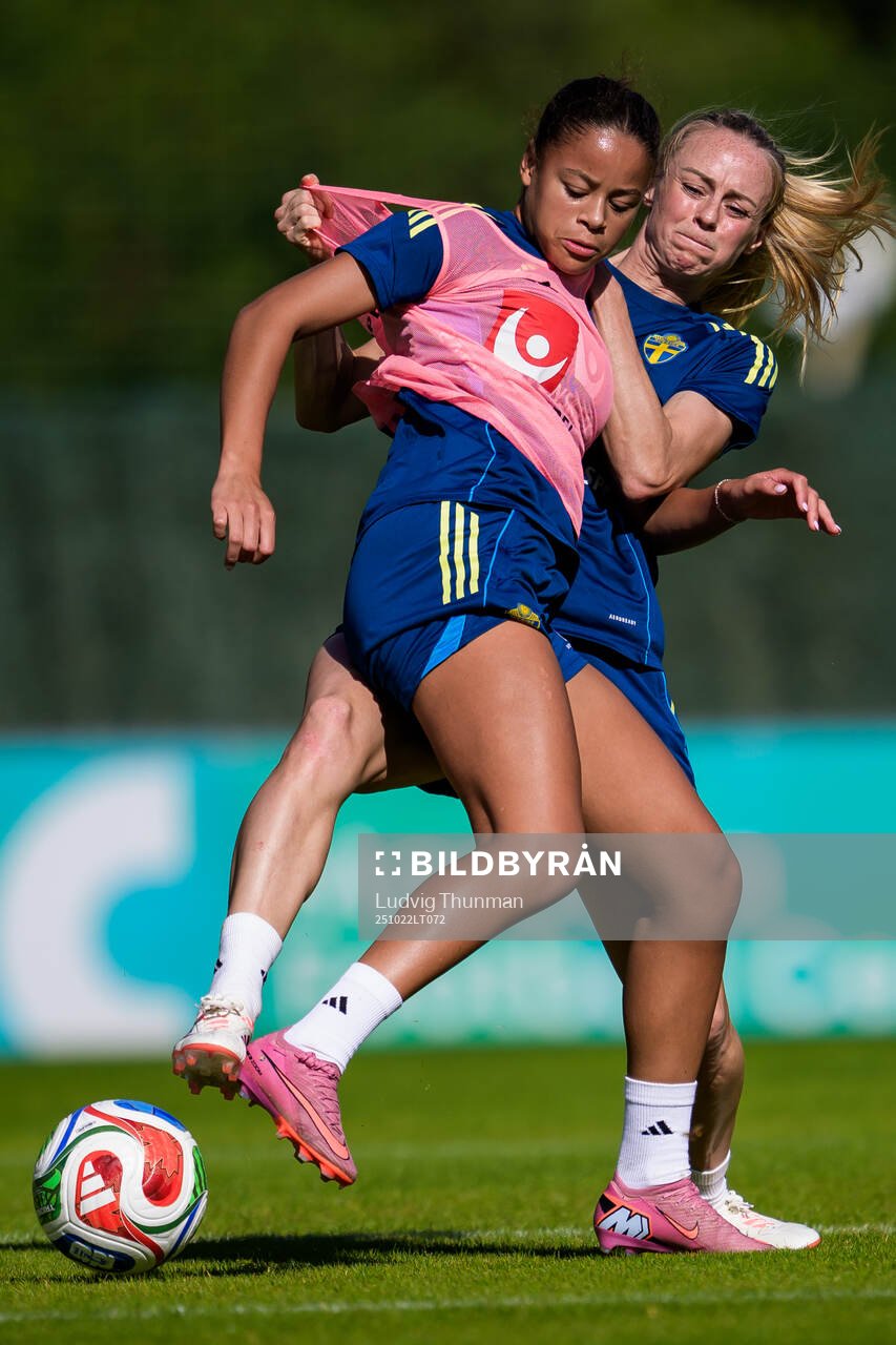Felicia Schröder and Amanda Ilestedt of the Swedish