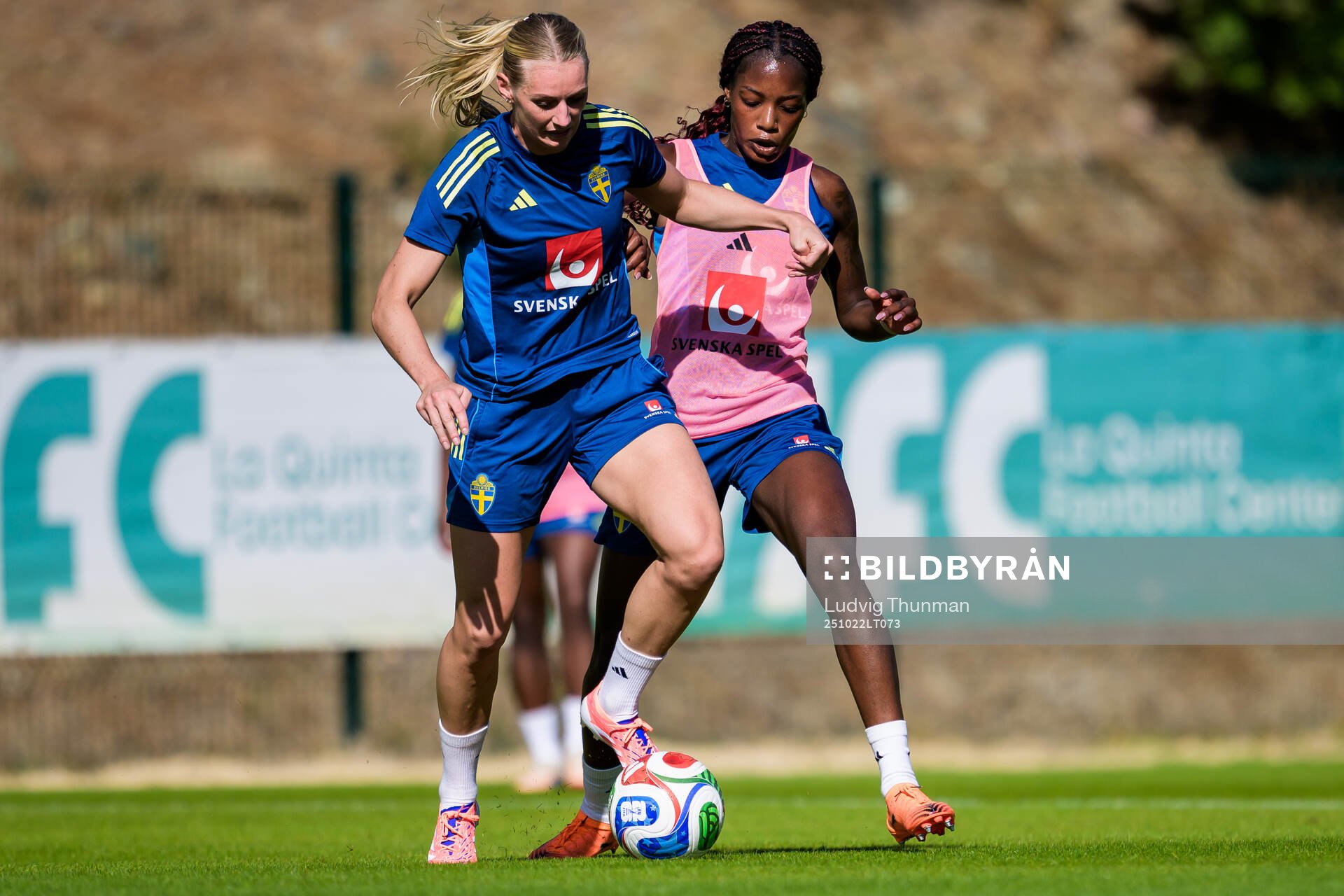 Felicia Schröder and Evelyn Ijeh of the Swedish women's