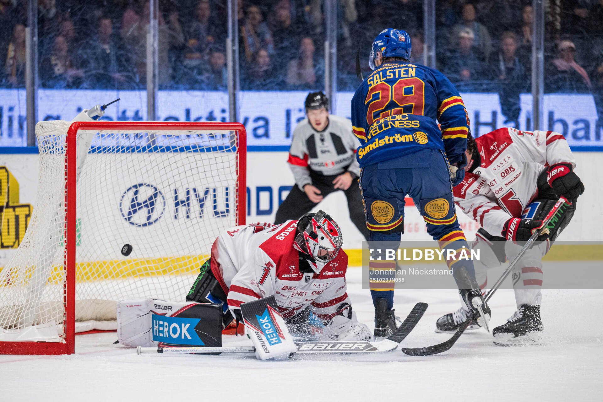 Djurgårdens Håvard Salsten gör 4-3 på Örebros målvakt