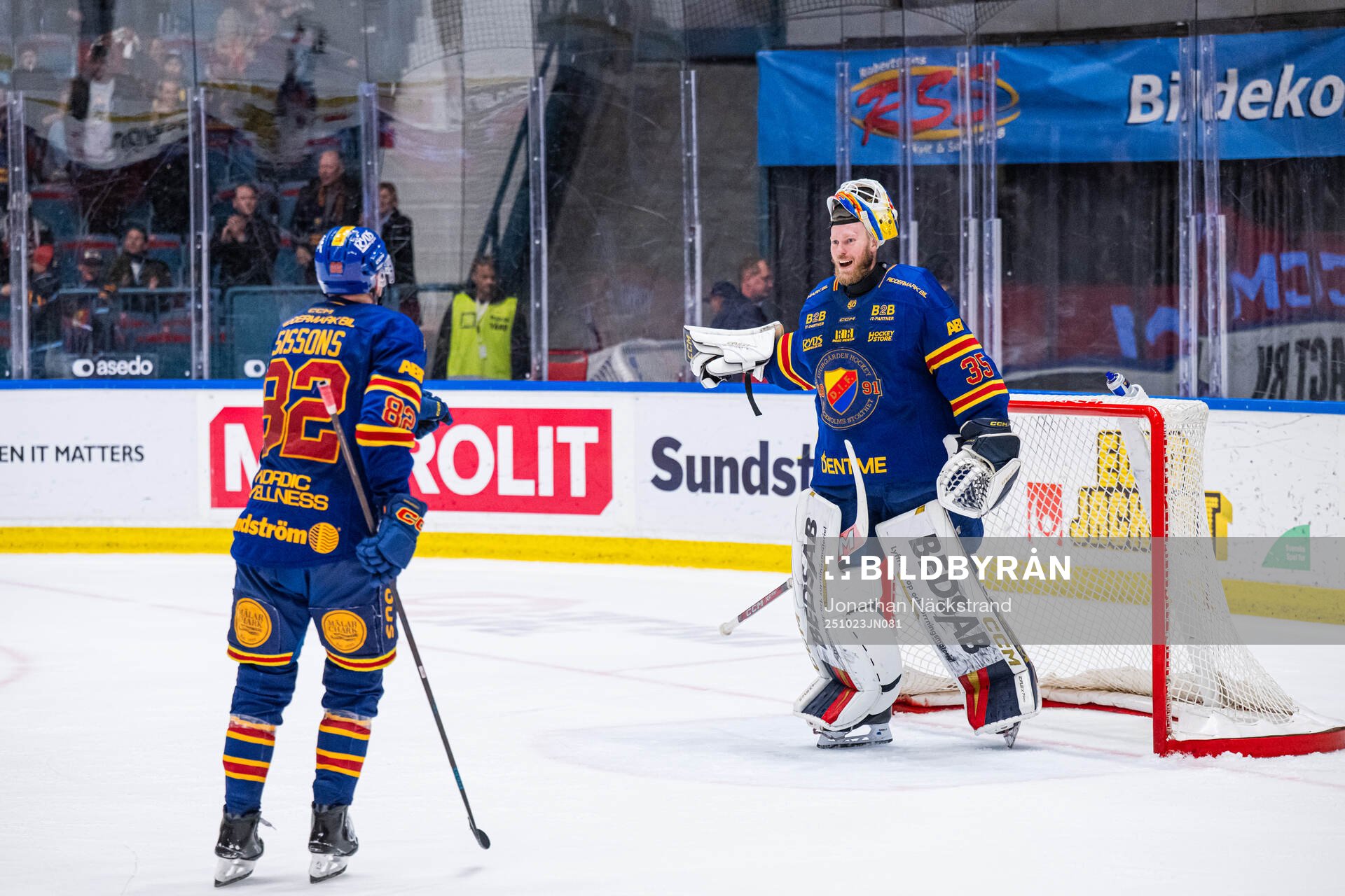 Djurgårdens Colby Sissons jublar med målvakt Magnus
