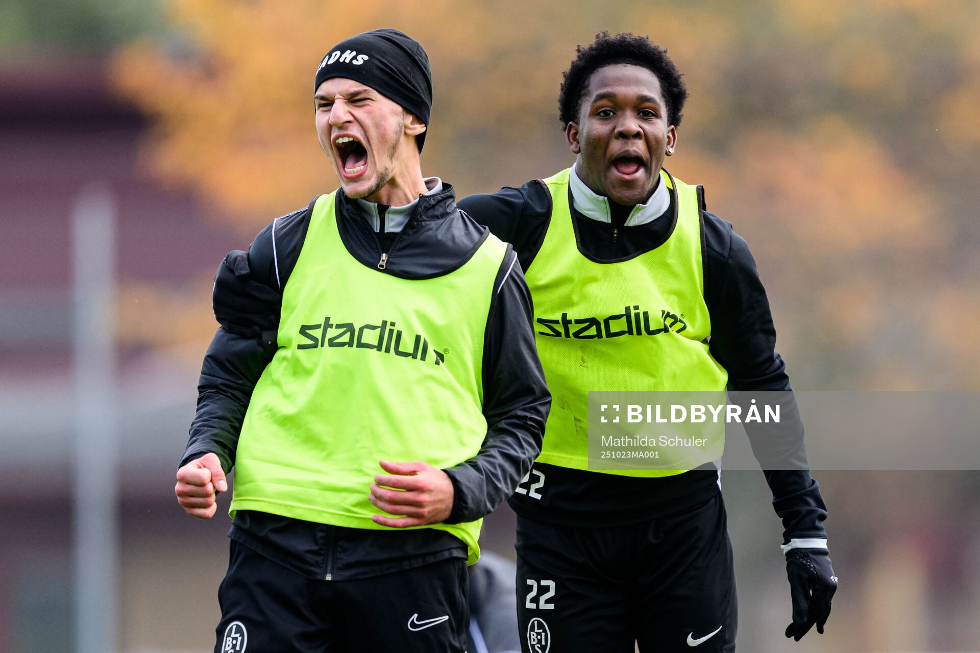 Gent Elezaj och Christian Stark jublar