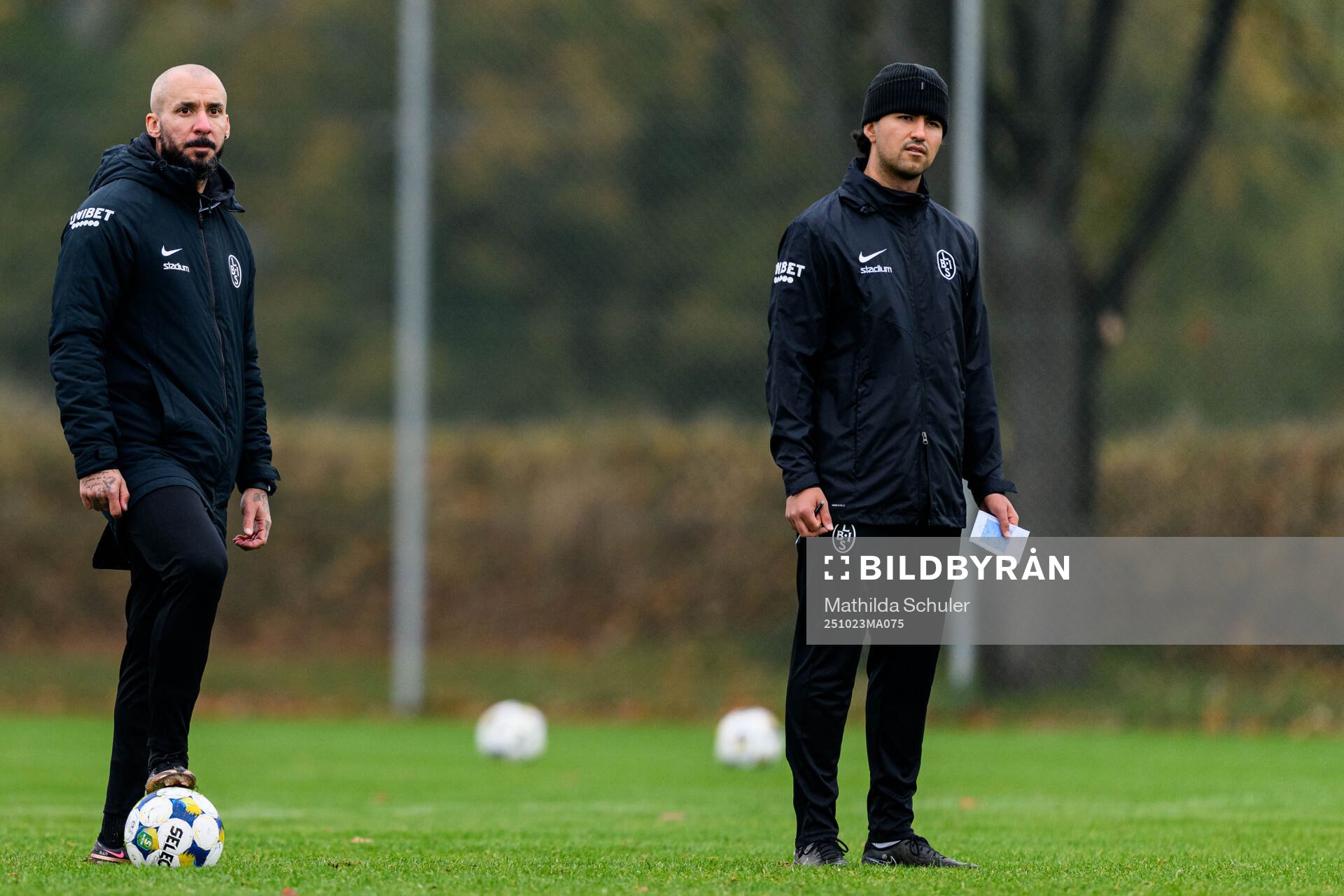 U19 tränare Guillermo Molins och assisterande tränare