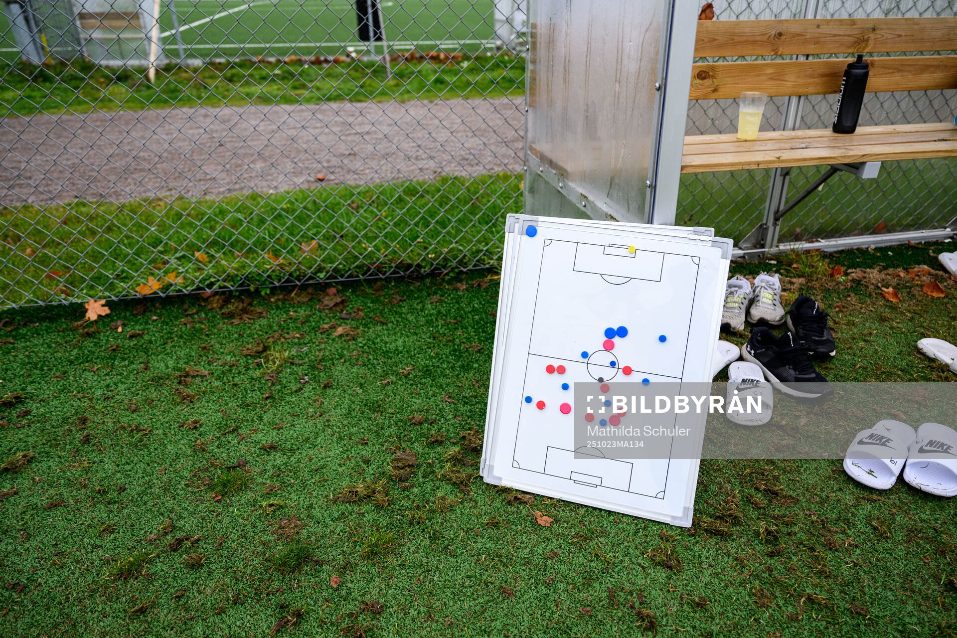 En whiteboard med magneter
