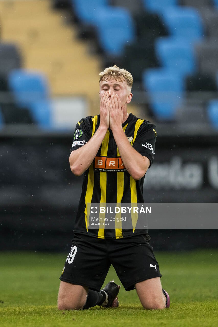 Isak Brusberg of Häcken looks dejected
