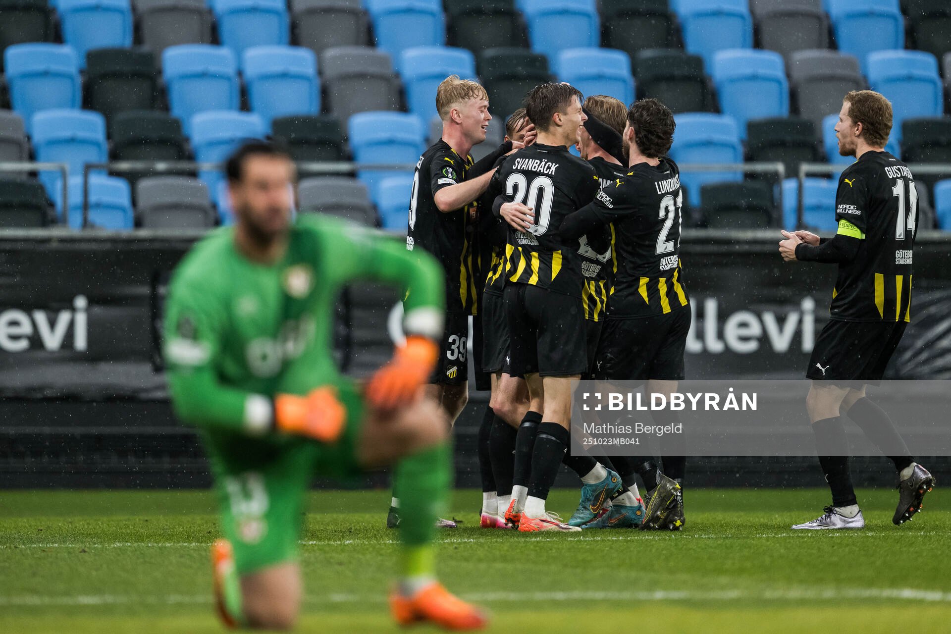 Julius Lindberg of Häcken celebrates with Isak Brusberg,
