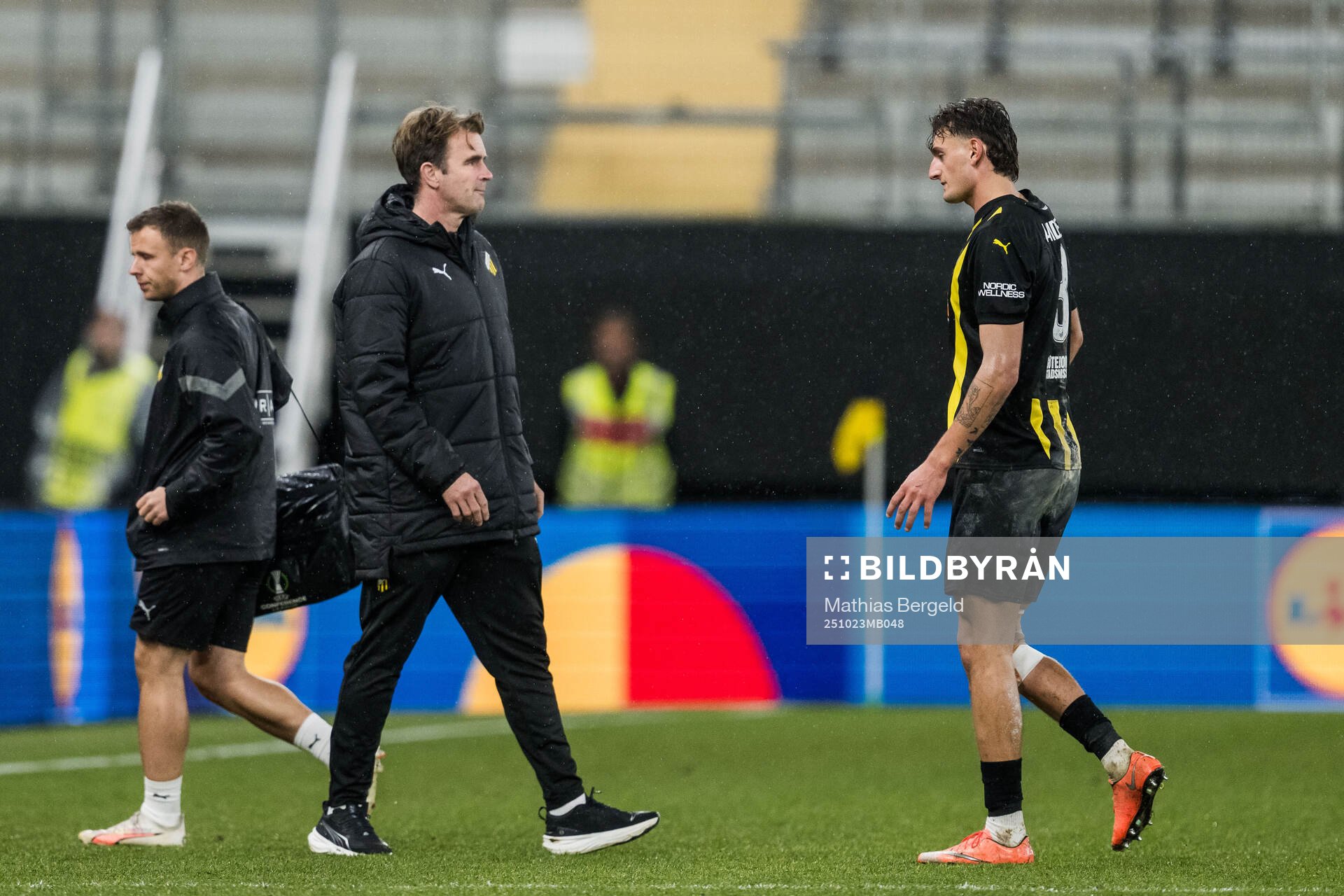 Silas Andersen of Häcken leaves the pitch