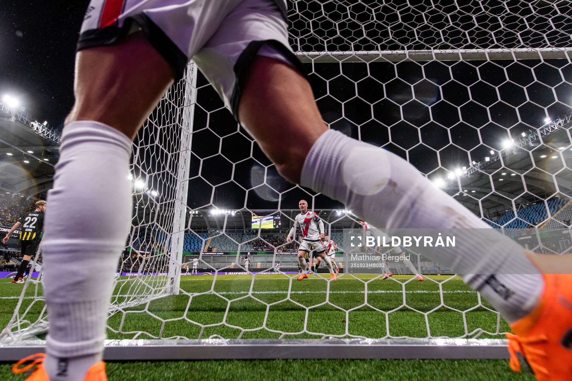 Isi Palazon of Rayo Vallecano celebrates