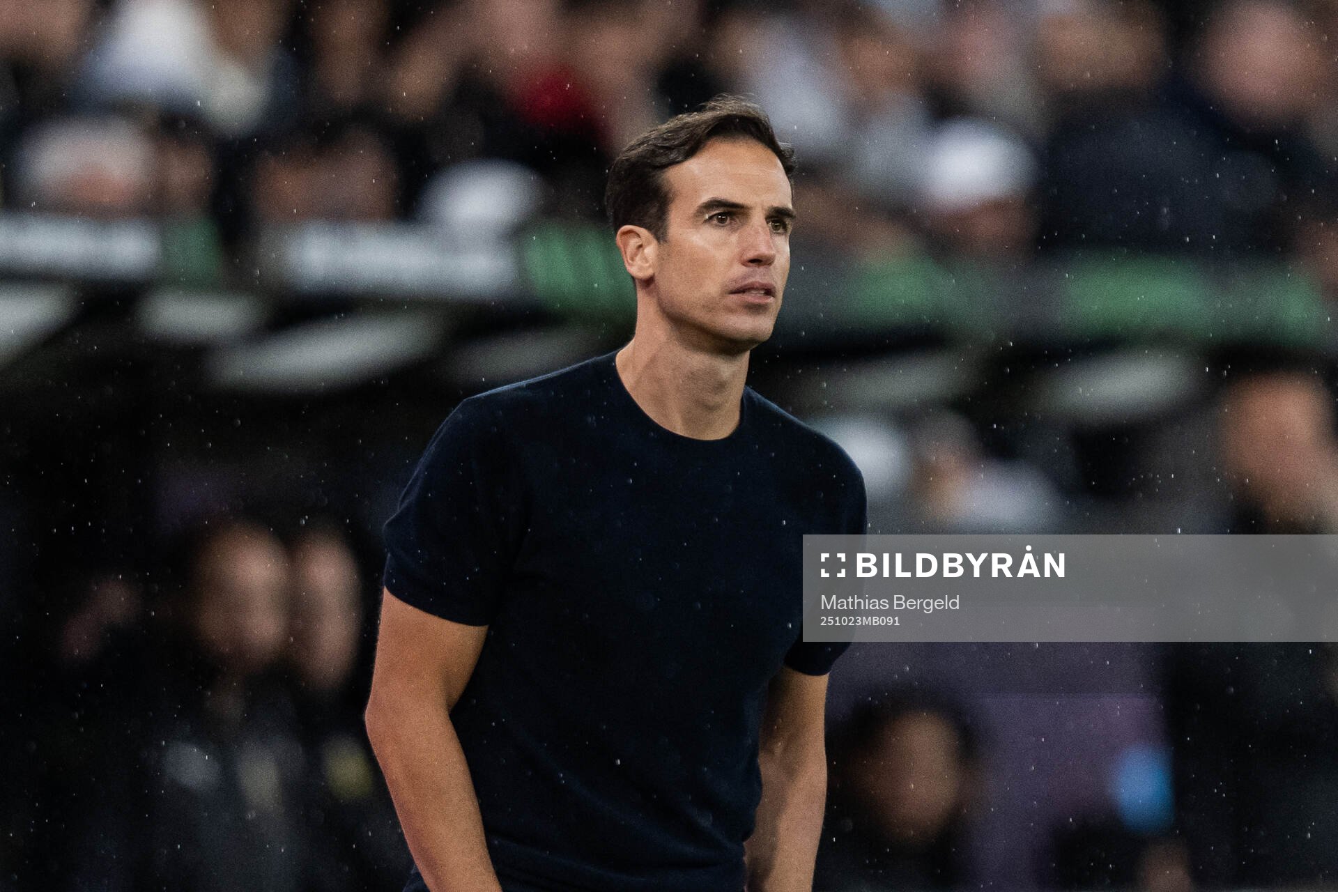Head coach Inigo Perez of Rayo Vallecano