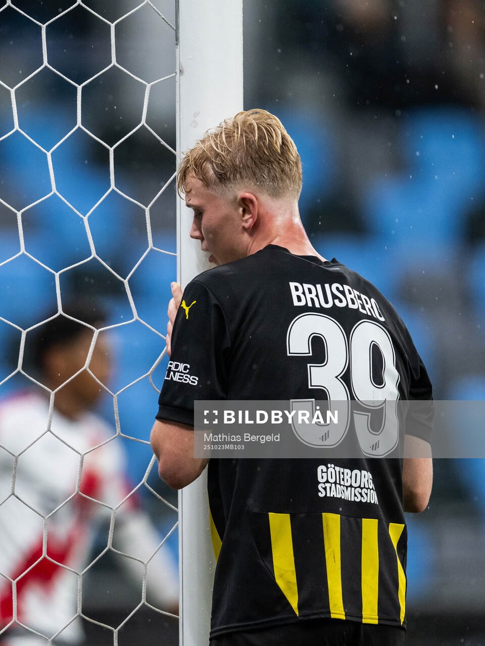 Isak Brusberg of Häcken looks dejected