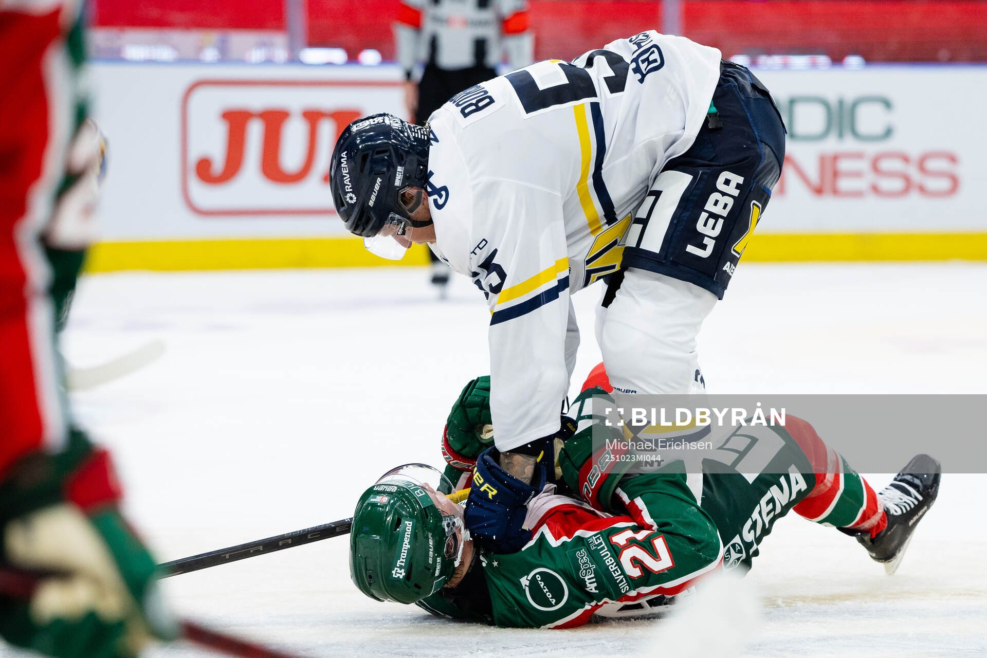 HV71s Andreas Borgman och Frölundas Jere Innala