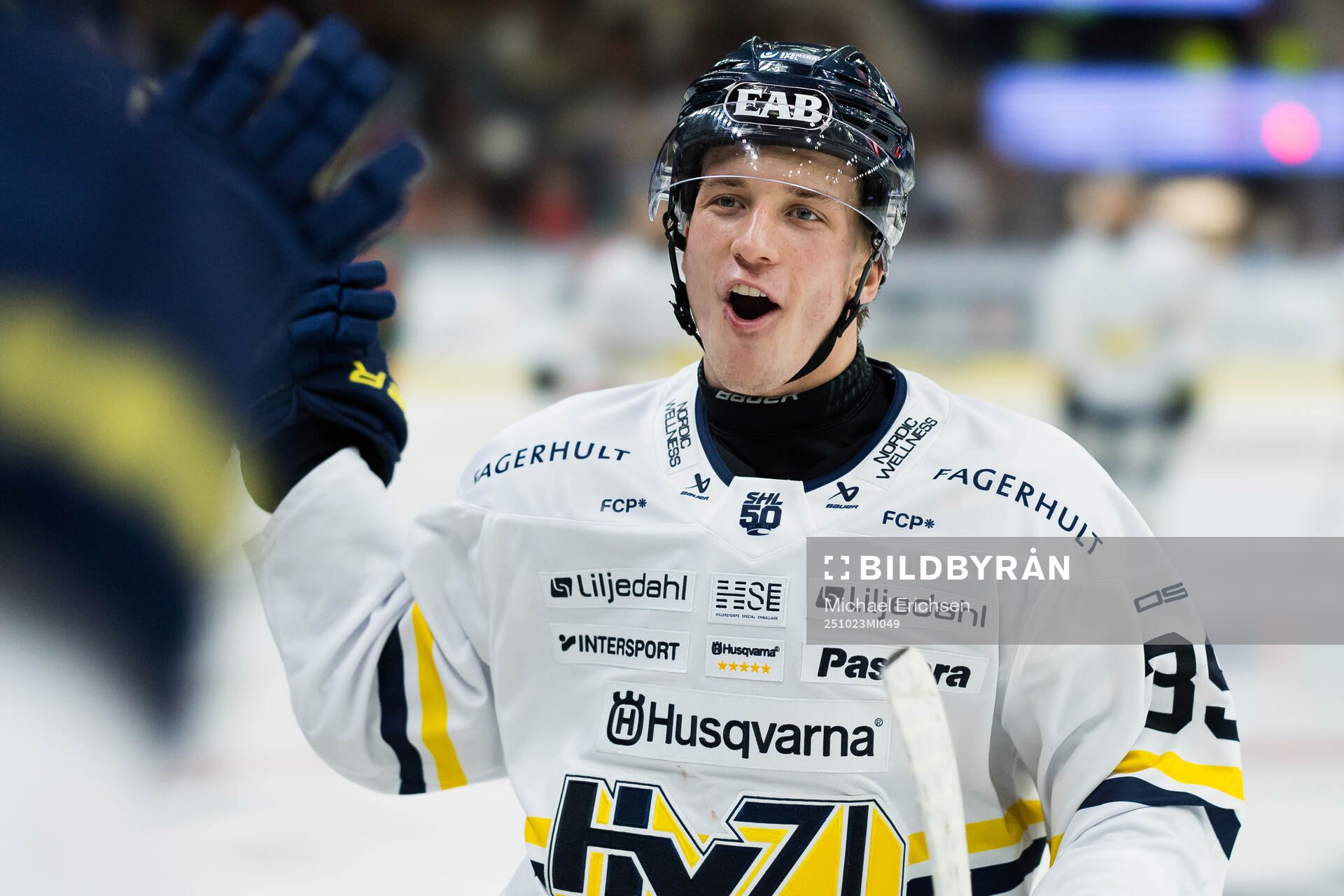HV71s Jamiro Reber jublar