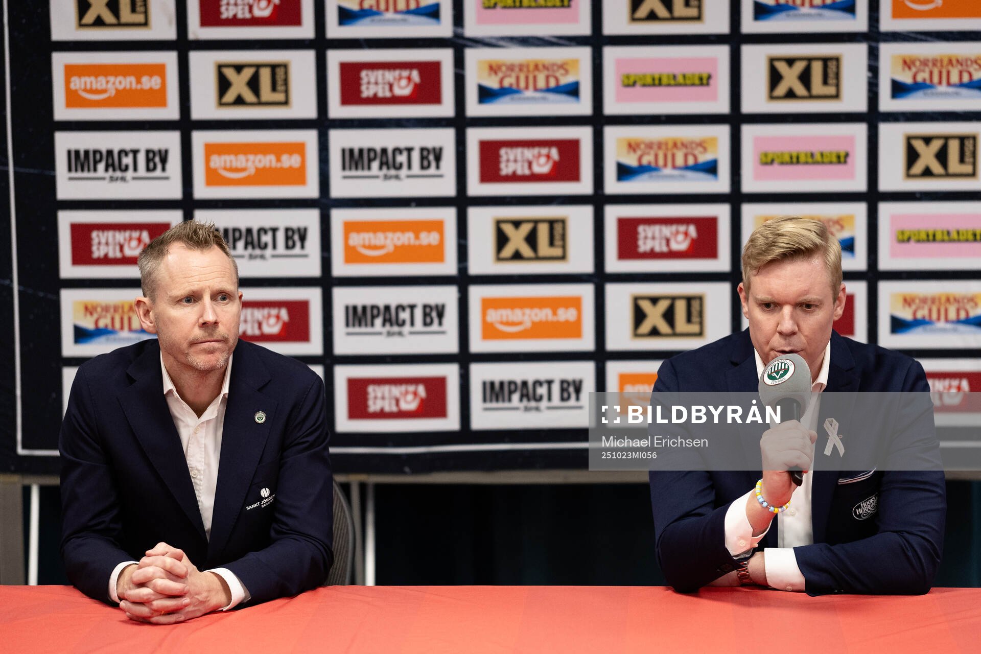Frölundas tränare Robert Ohlsson och HV71s tränare Anton