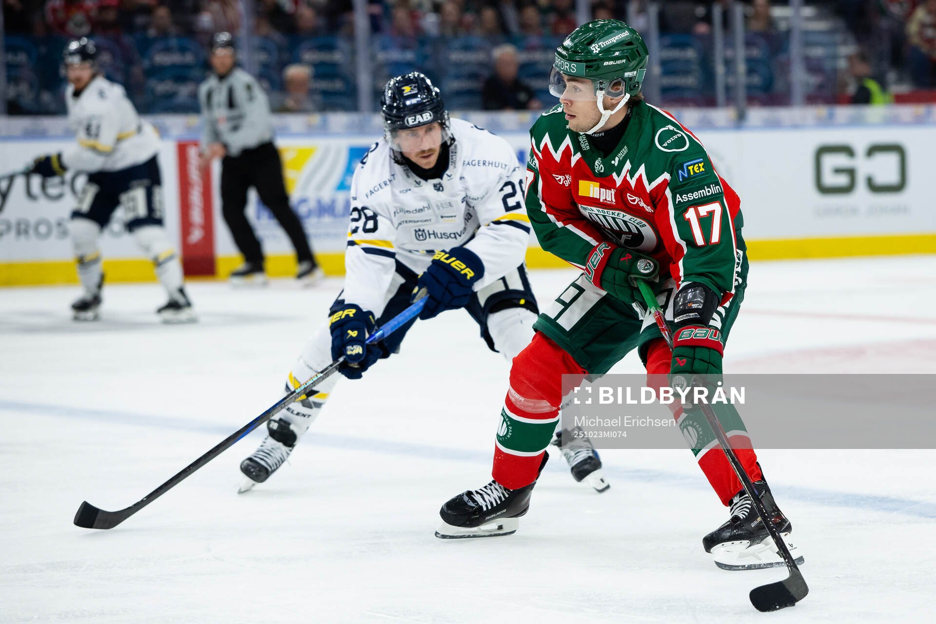 HV71s Justin Glenn Kloos och Frölundas Isac Born