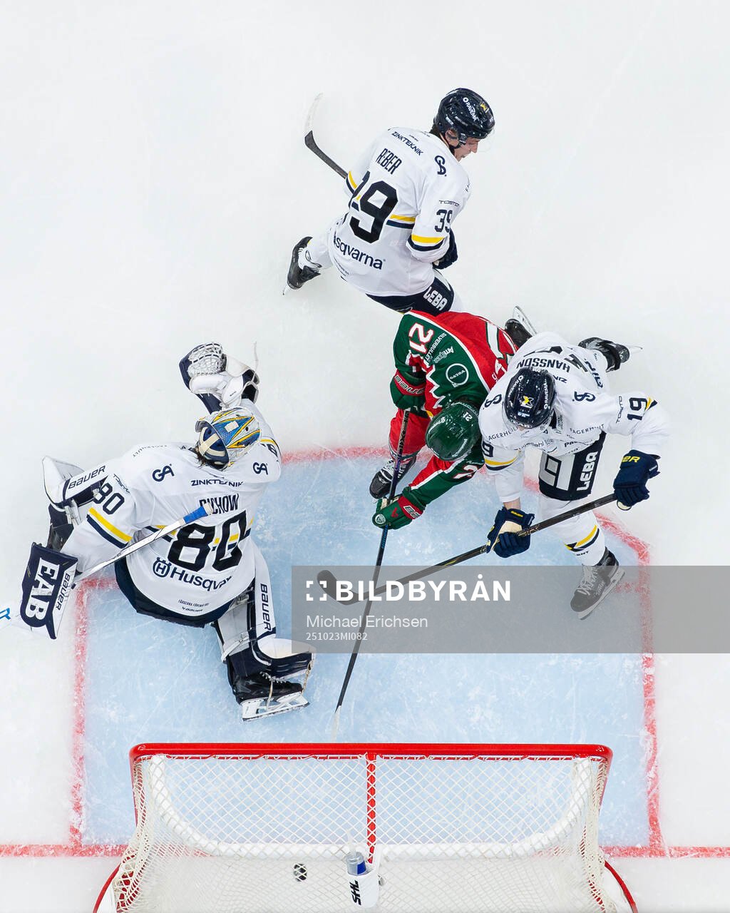 Frölundas Jere Innala gör 2-0 på HV71s målvakt Frederik