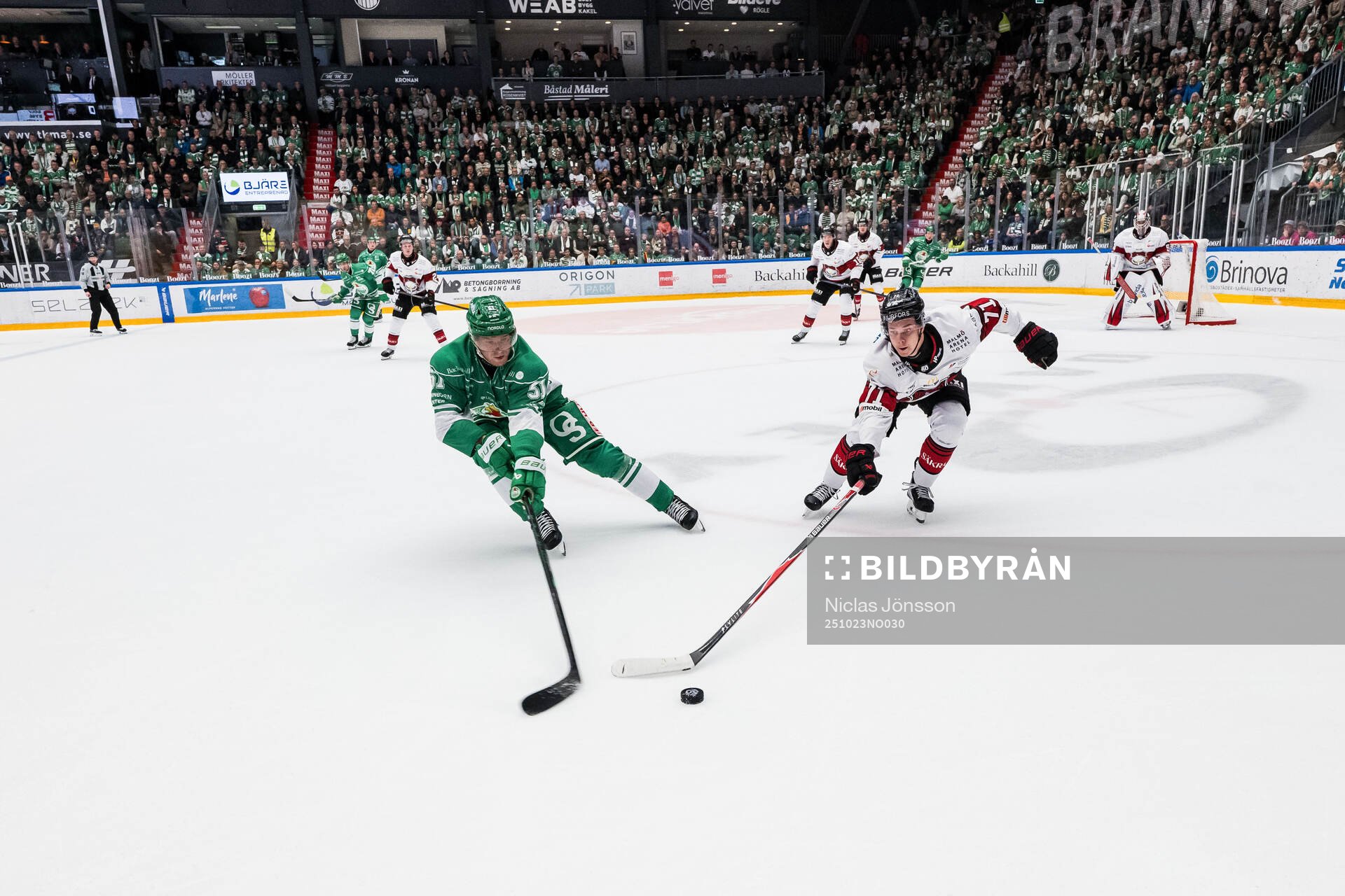 Rögles Calle Själin och Malmö Redhawks Felix Carell