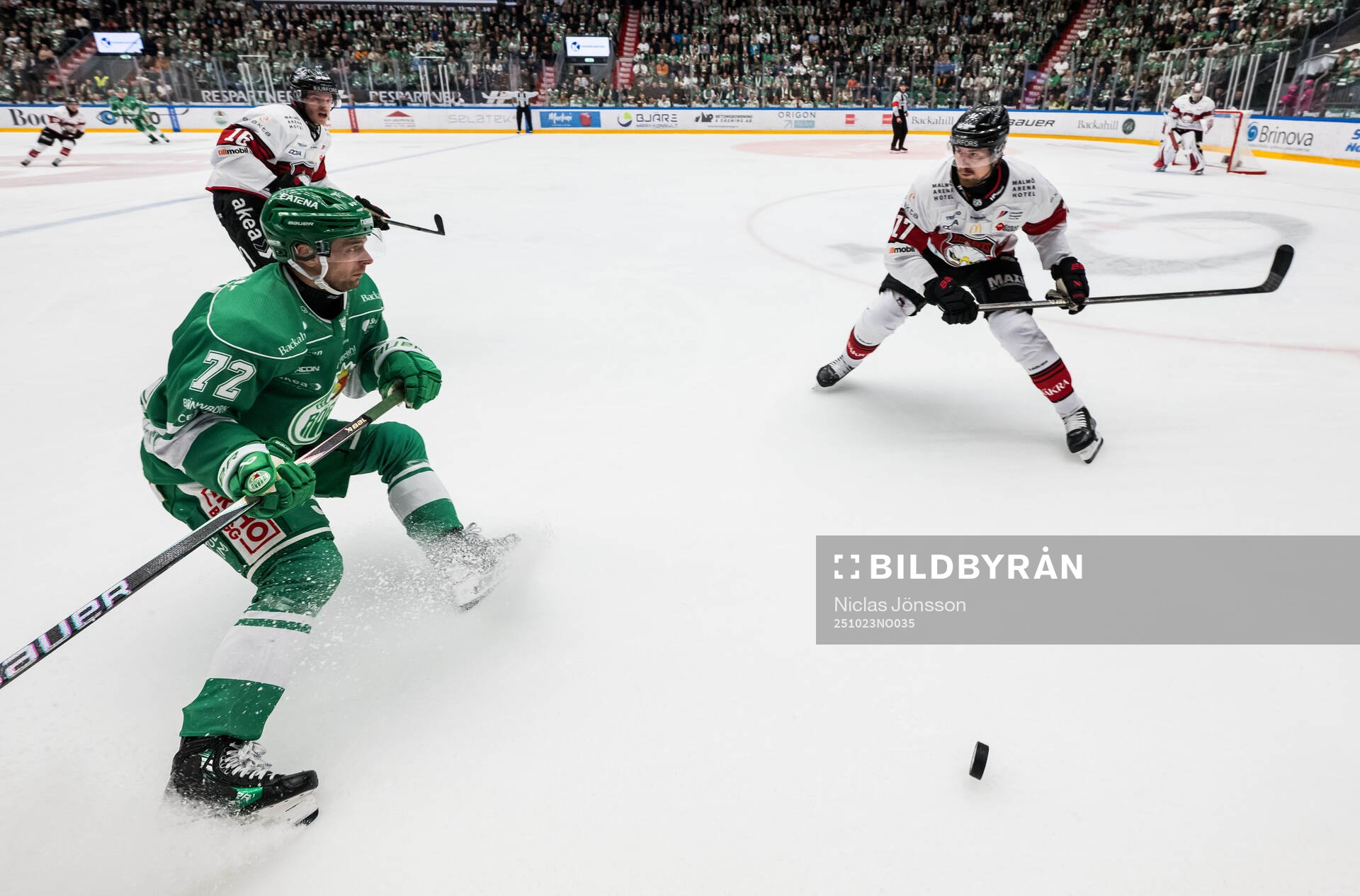 Rögles Daniel Zaar och Malmö Redhawks Johan Ivarsson