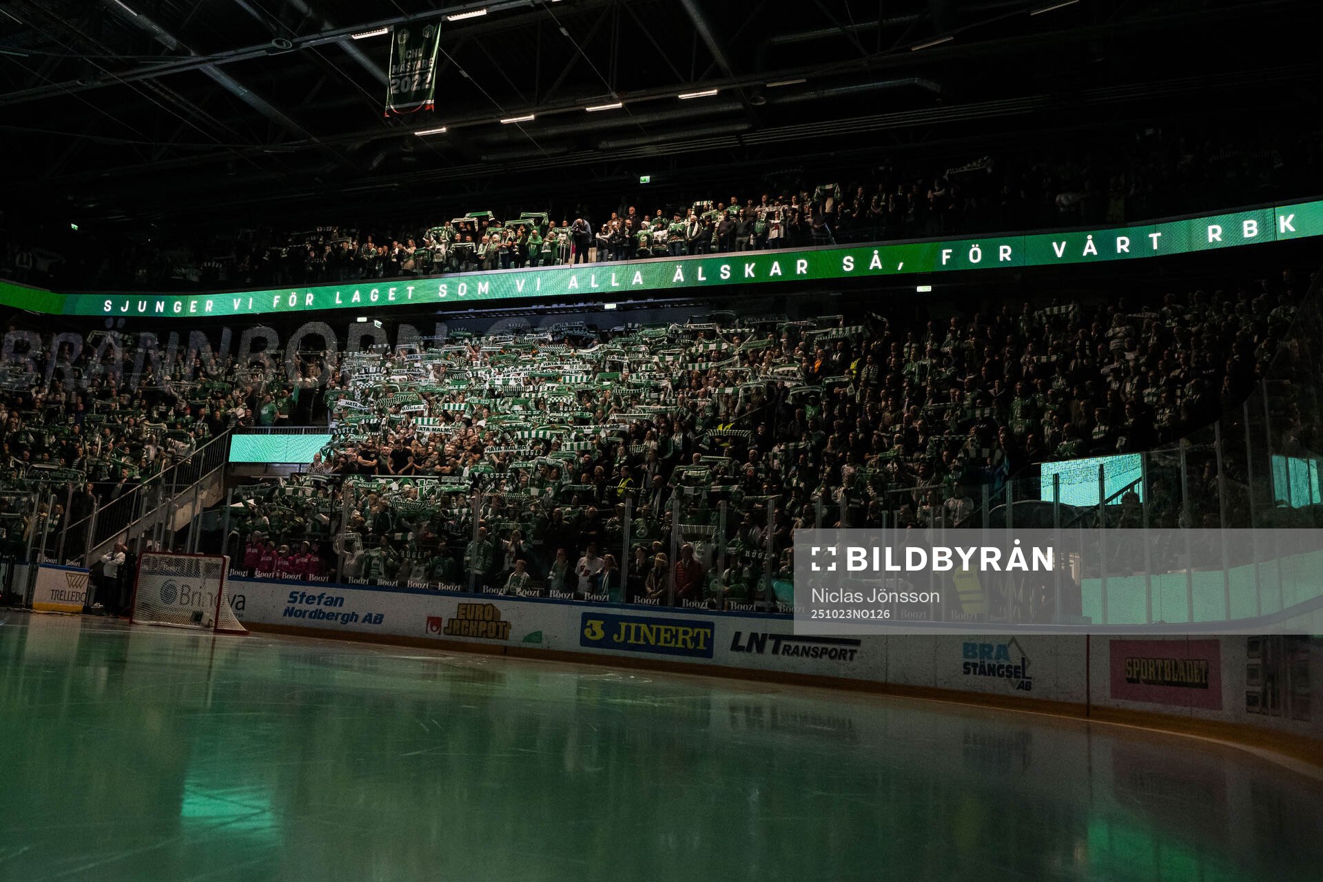 Vy över ett fullsatt Catena arena