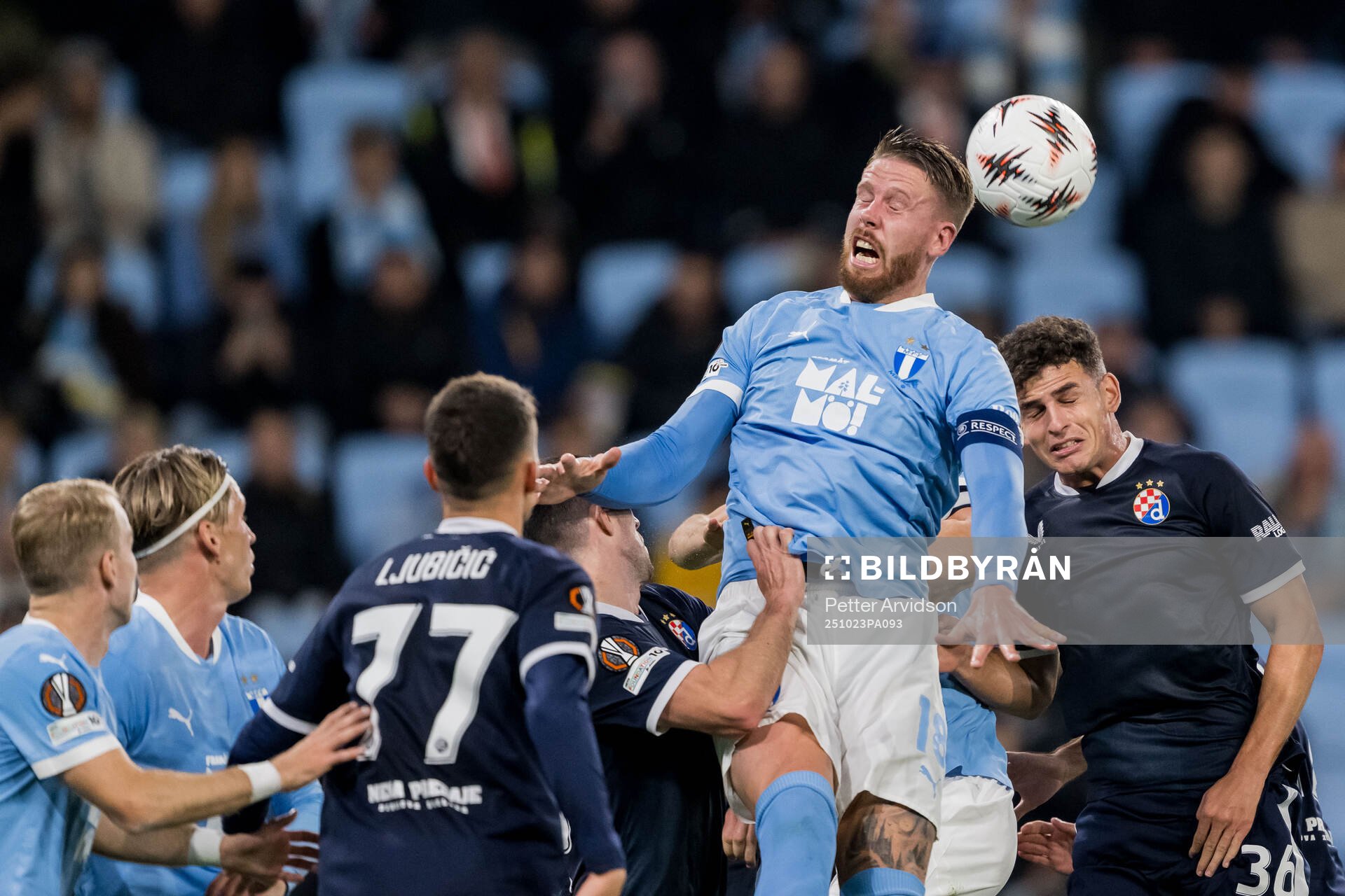 Pontus Jansson of Malmö FF and Sergi Dominguez of Dinamo
