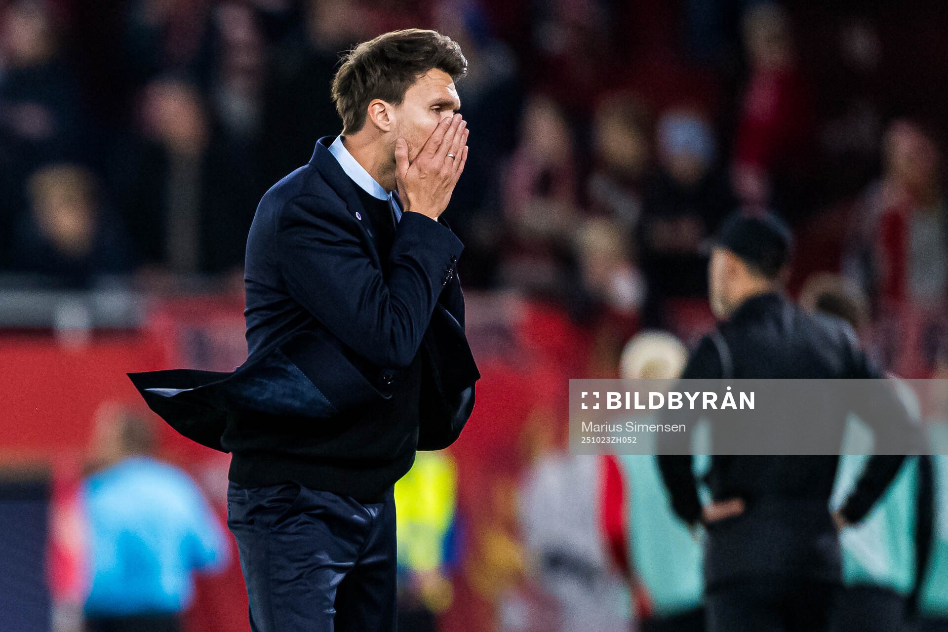 Head coach Danny Röhl of Rangers looks dejected