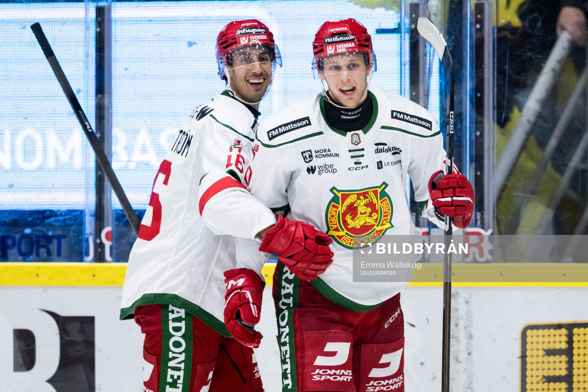 Moras Marcus Karlström och Karl Smedberg jublar