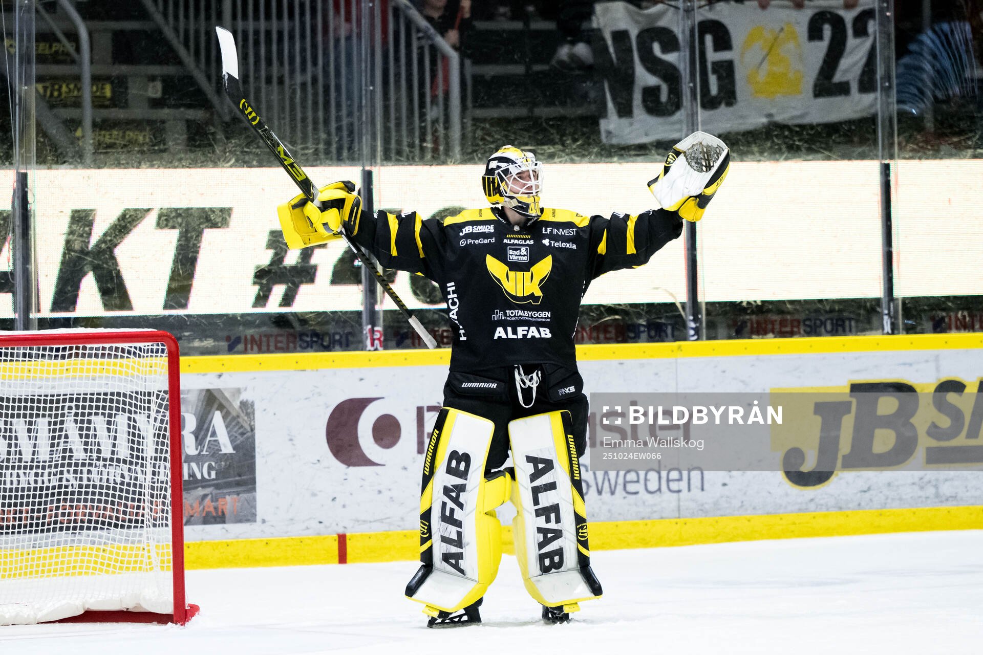 Västerås målvakt Rasmus Korhonen jublar