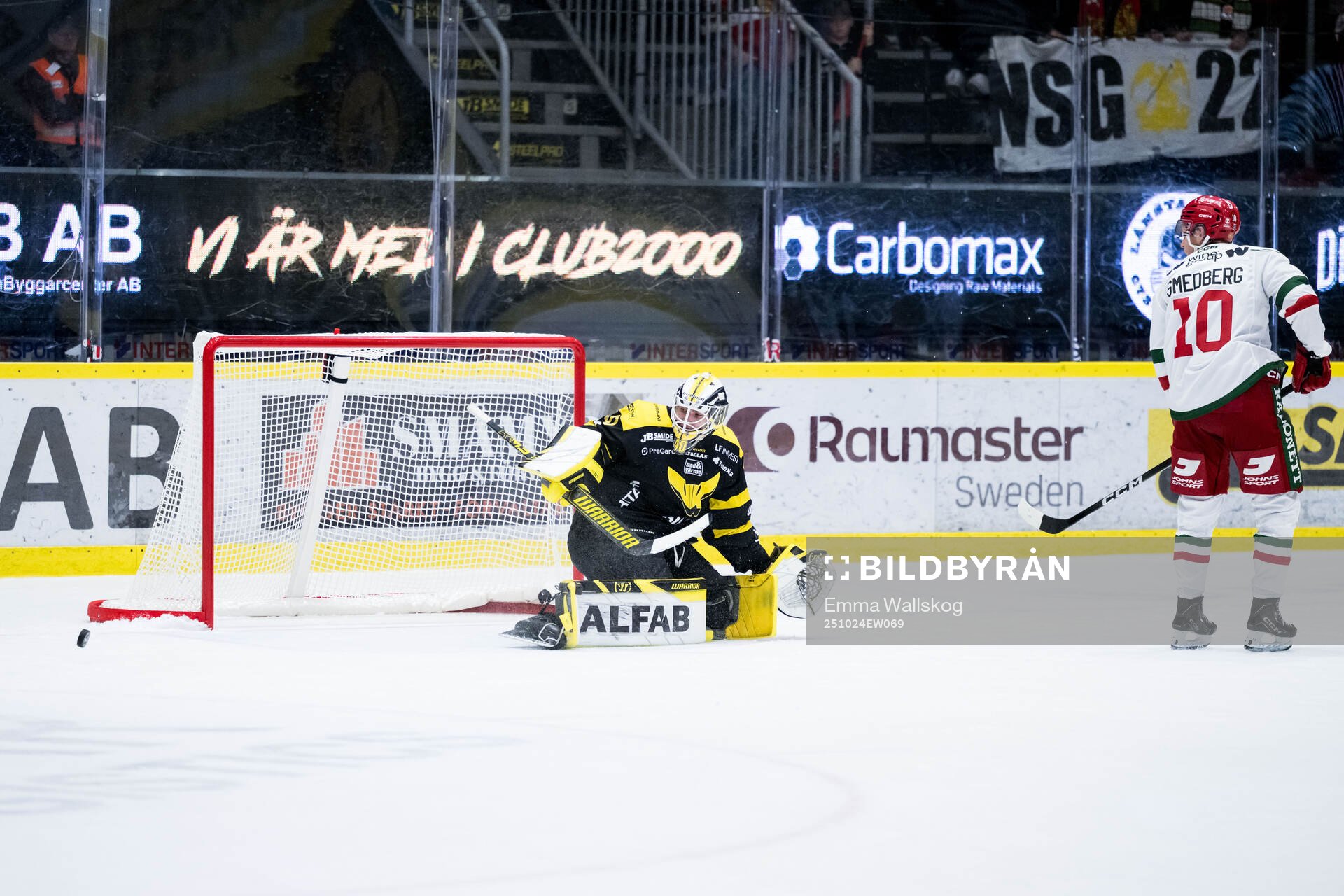 Västerås målvakt Rasmus Korhonen och Moras Karl Smedberg