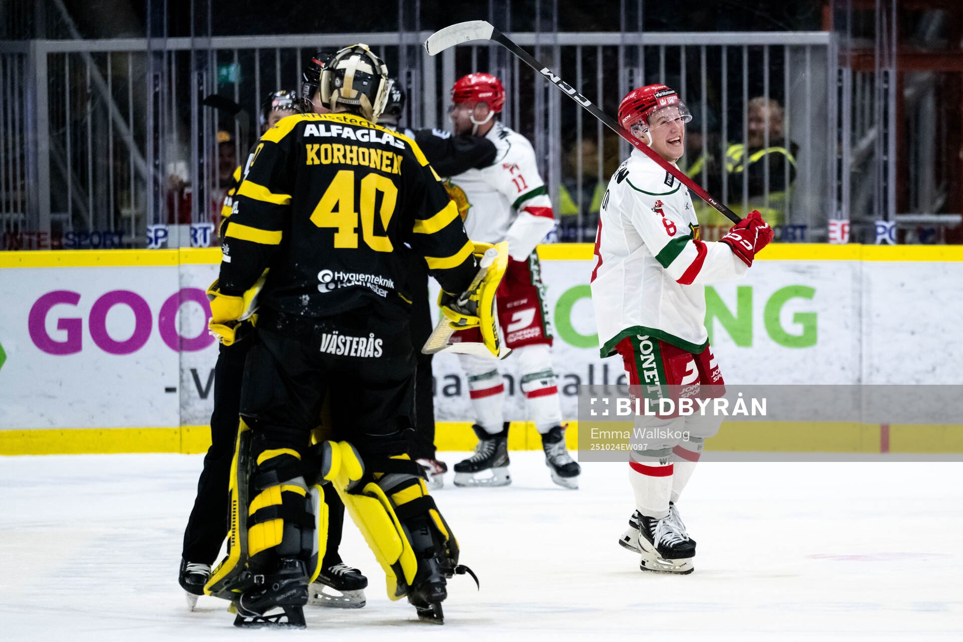 Västerås målvakt Rasmus Korhonen och Moras Anton Olsson