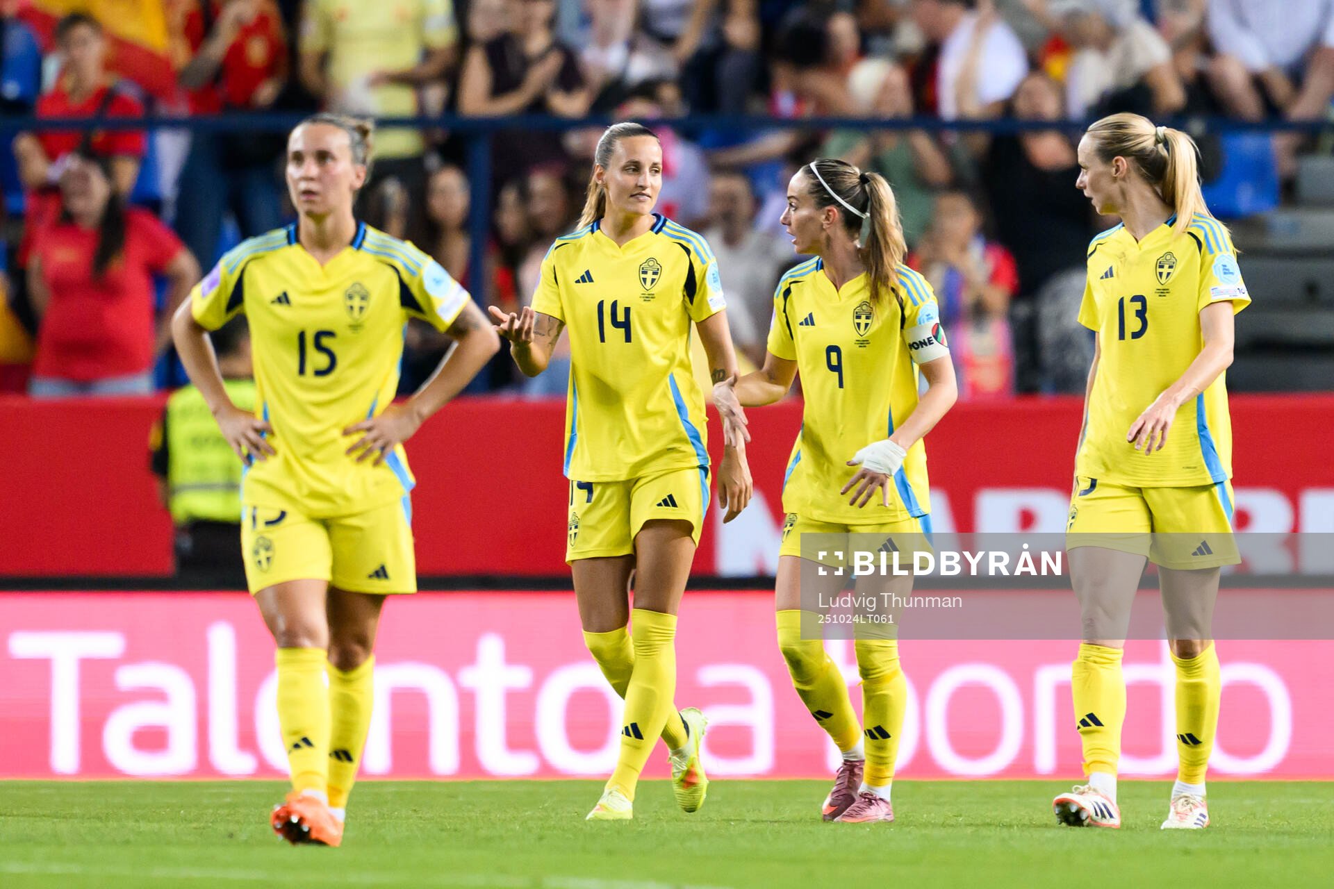 Julia Zigiotti Olme, Nathalie Björn, Kosovare Asllani and