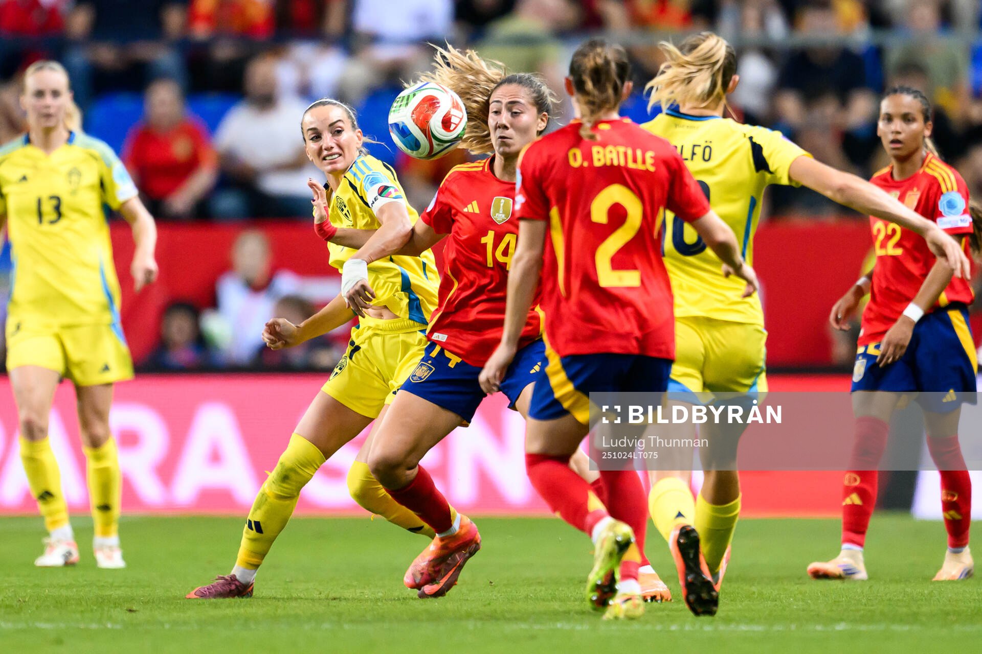 Kosovare Asllani of Sweden and Laia Aleixandri of Spain