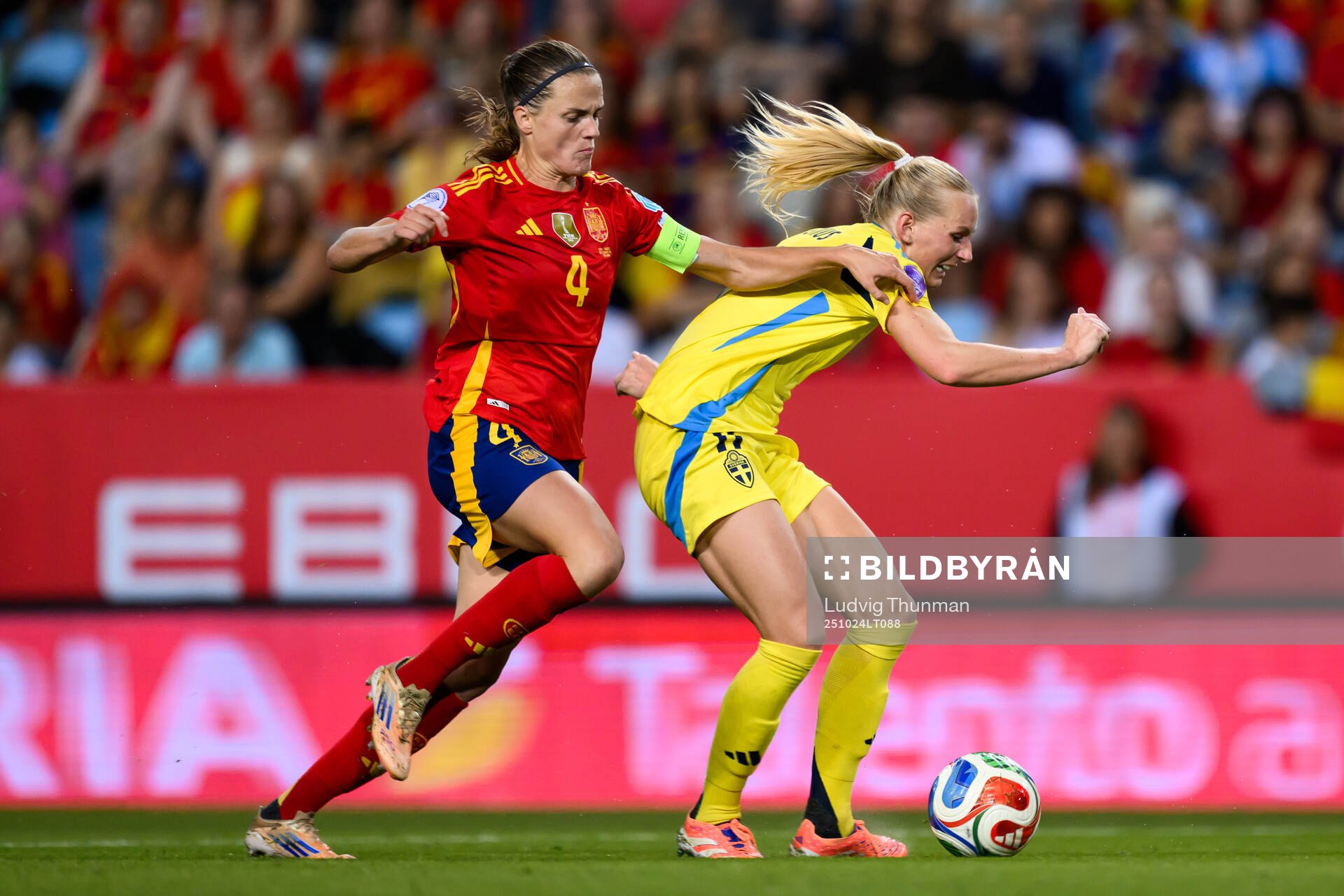Irene Paredes of Spain and Stina Blackstenius of Sweden