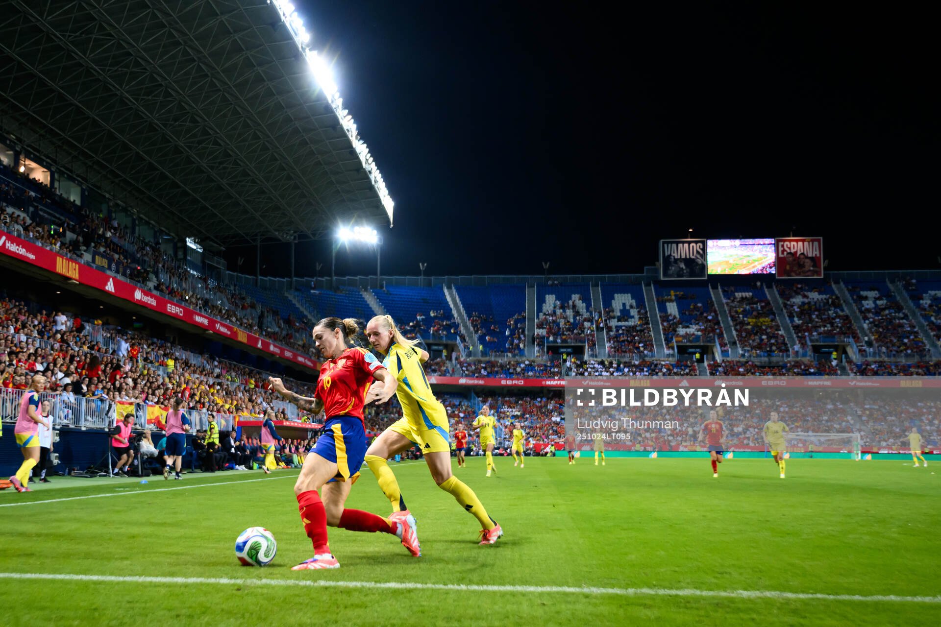 Maria Leon of Spain and Stina Blackstenius of Sweden
